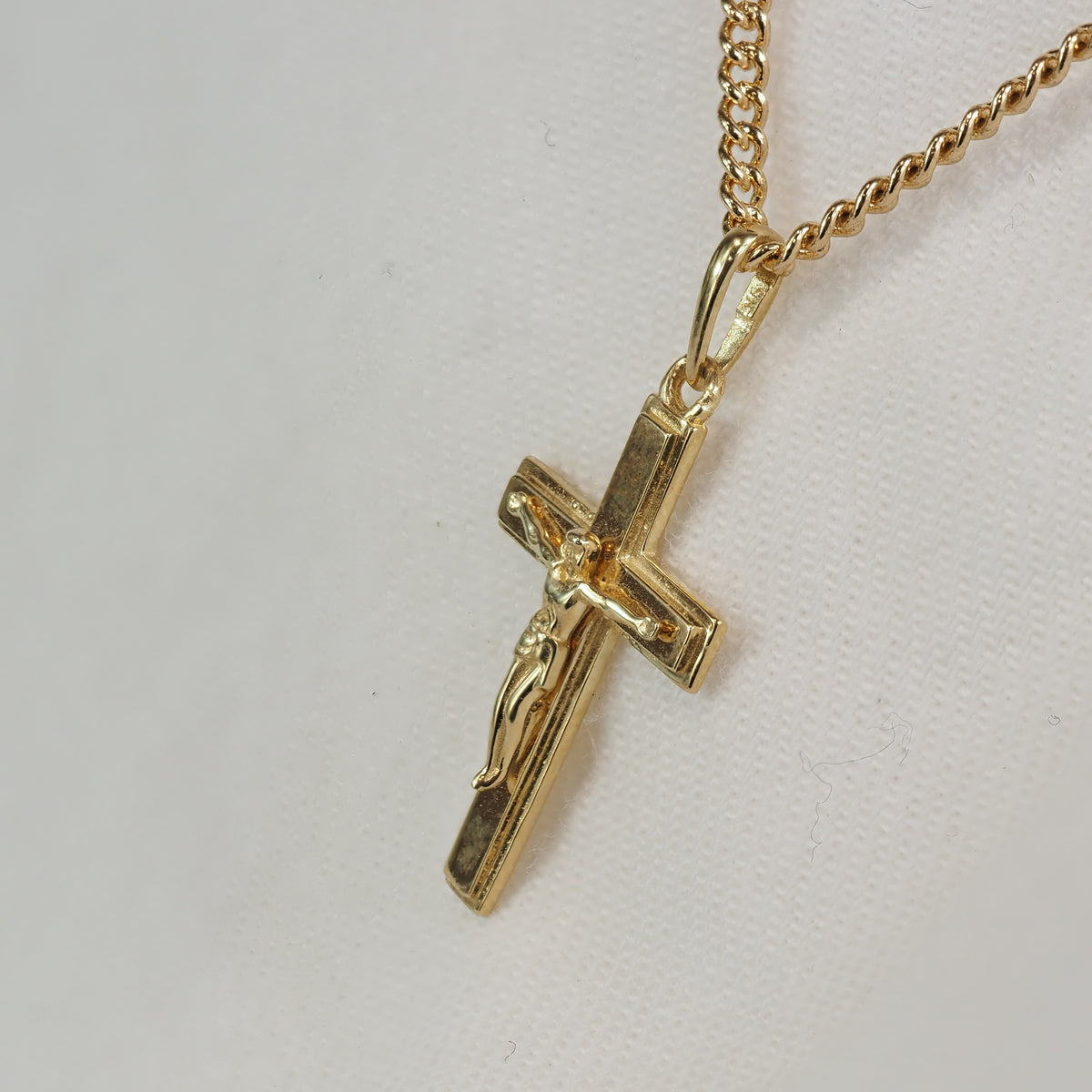 9ct Yellow Gold Solid Crucifix, 16mm