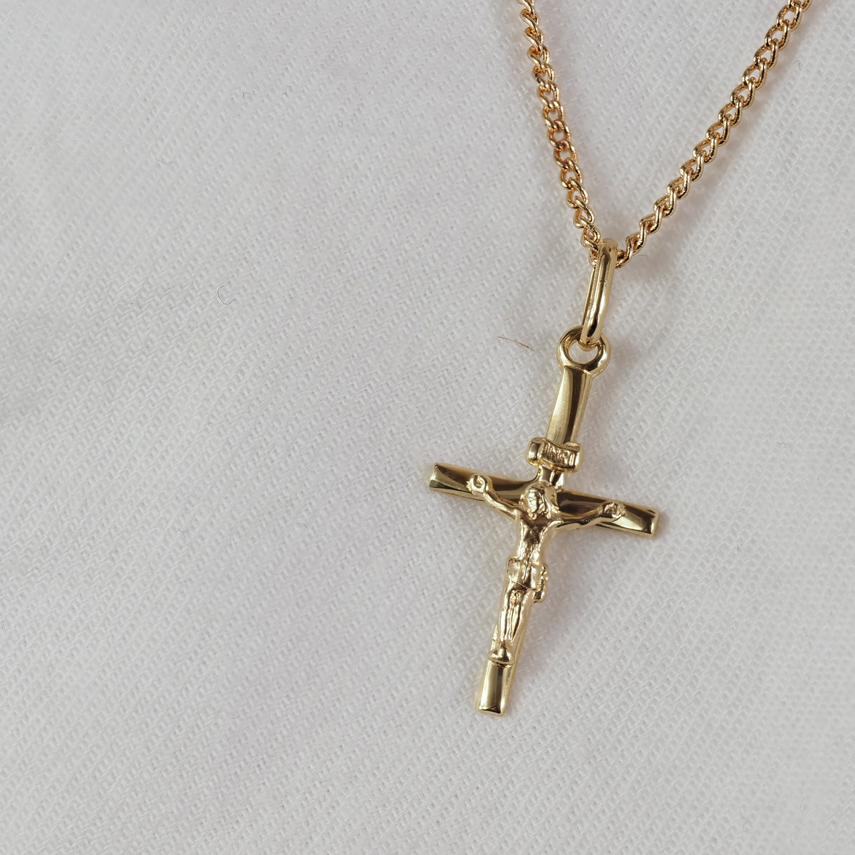9ct Yellow Gold Crucifix, 21mm