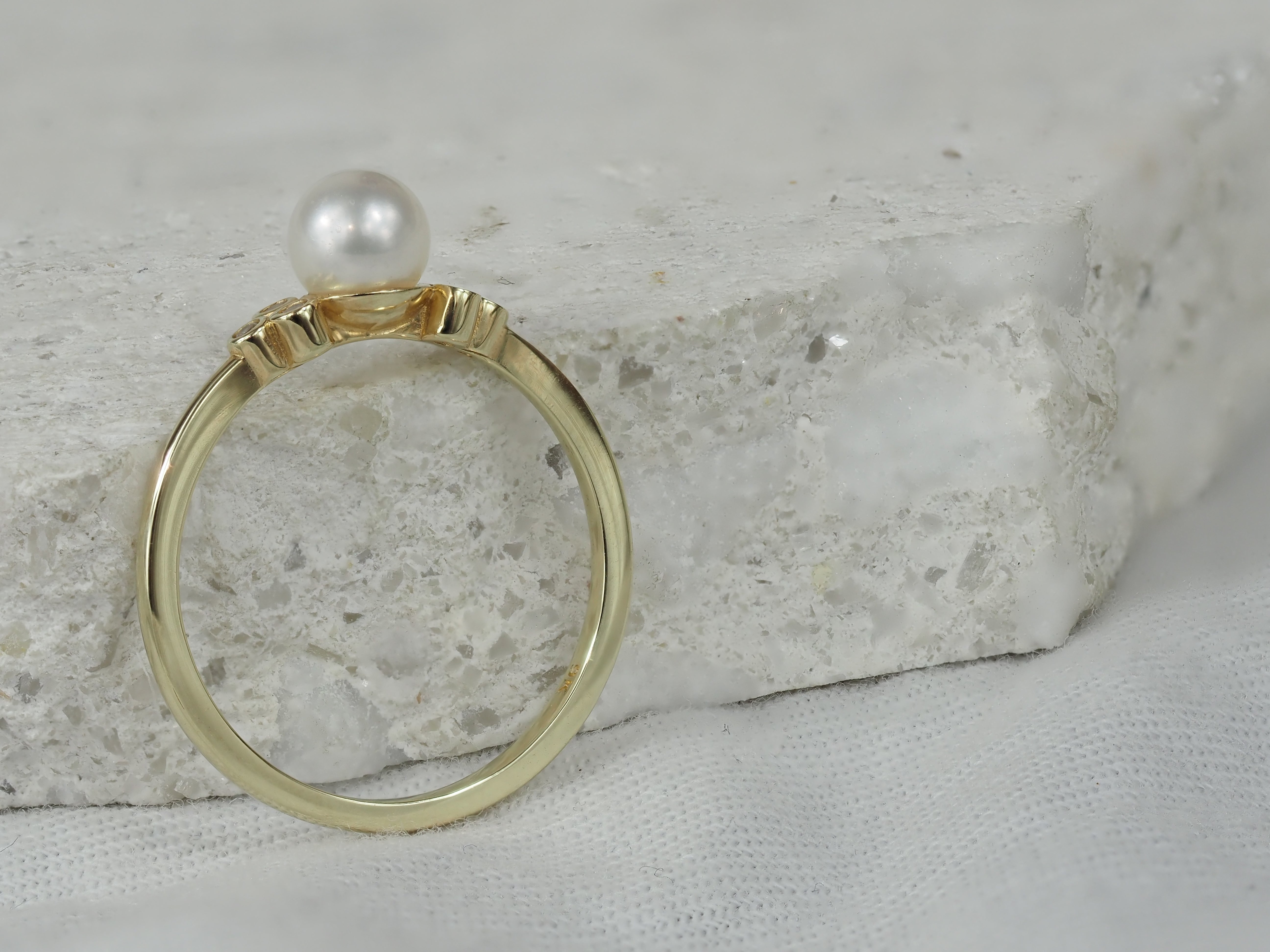 9ct Yellow Gold Freshwater Pearl Ring