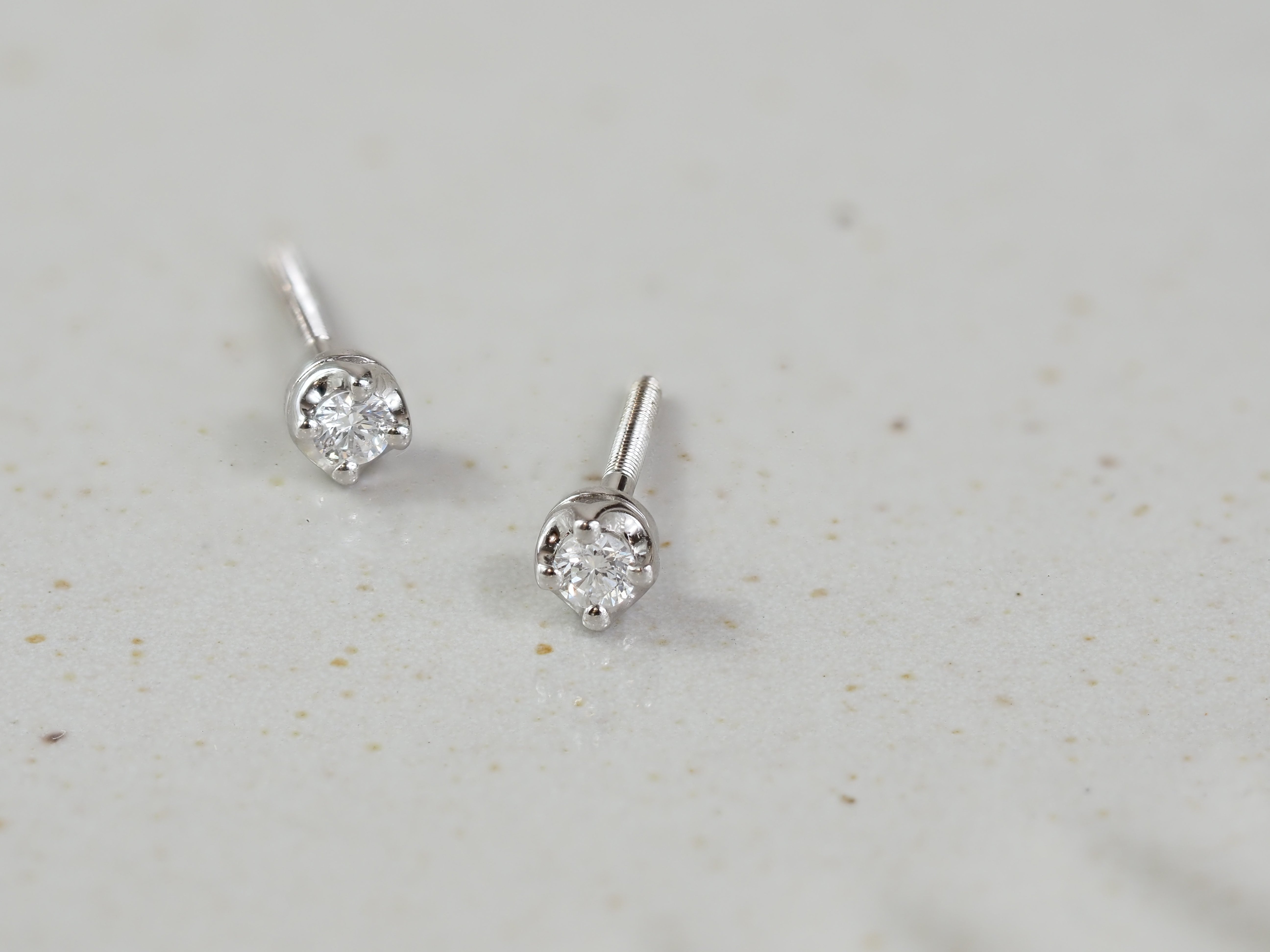 18ct White Gold Diamond Stud Earrings, 0.10ct Total