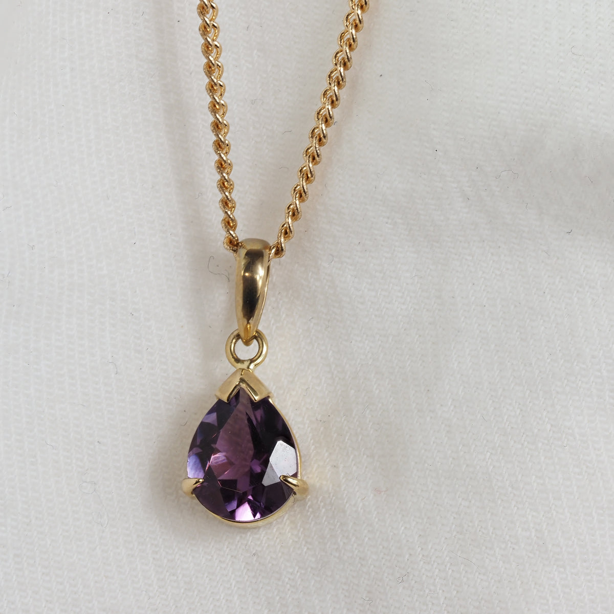 9ct Yellow Gold Amethyst Pendant