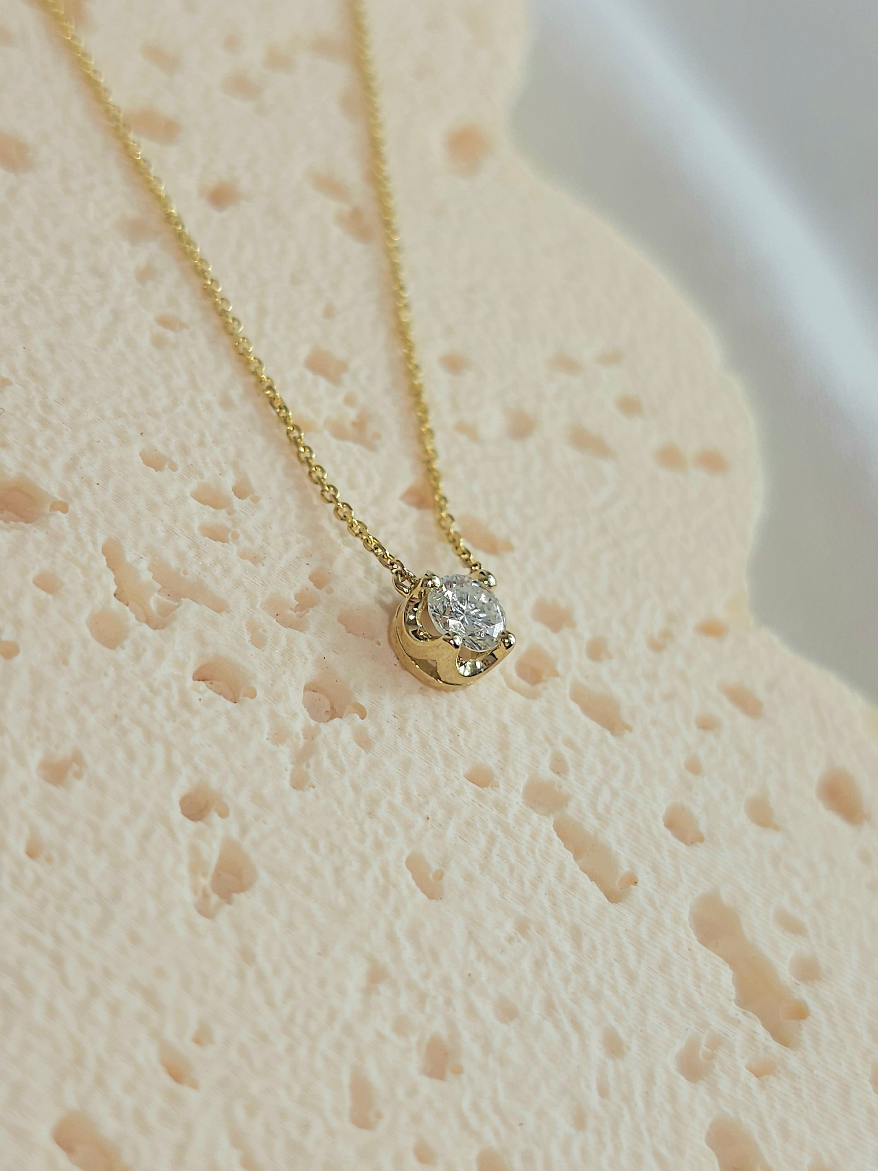 9ct Yellow Gold Diamond anchor pendant, 0.25ct total