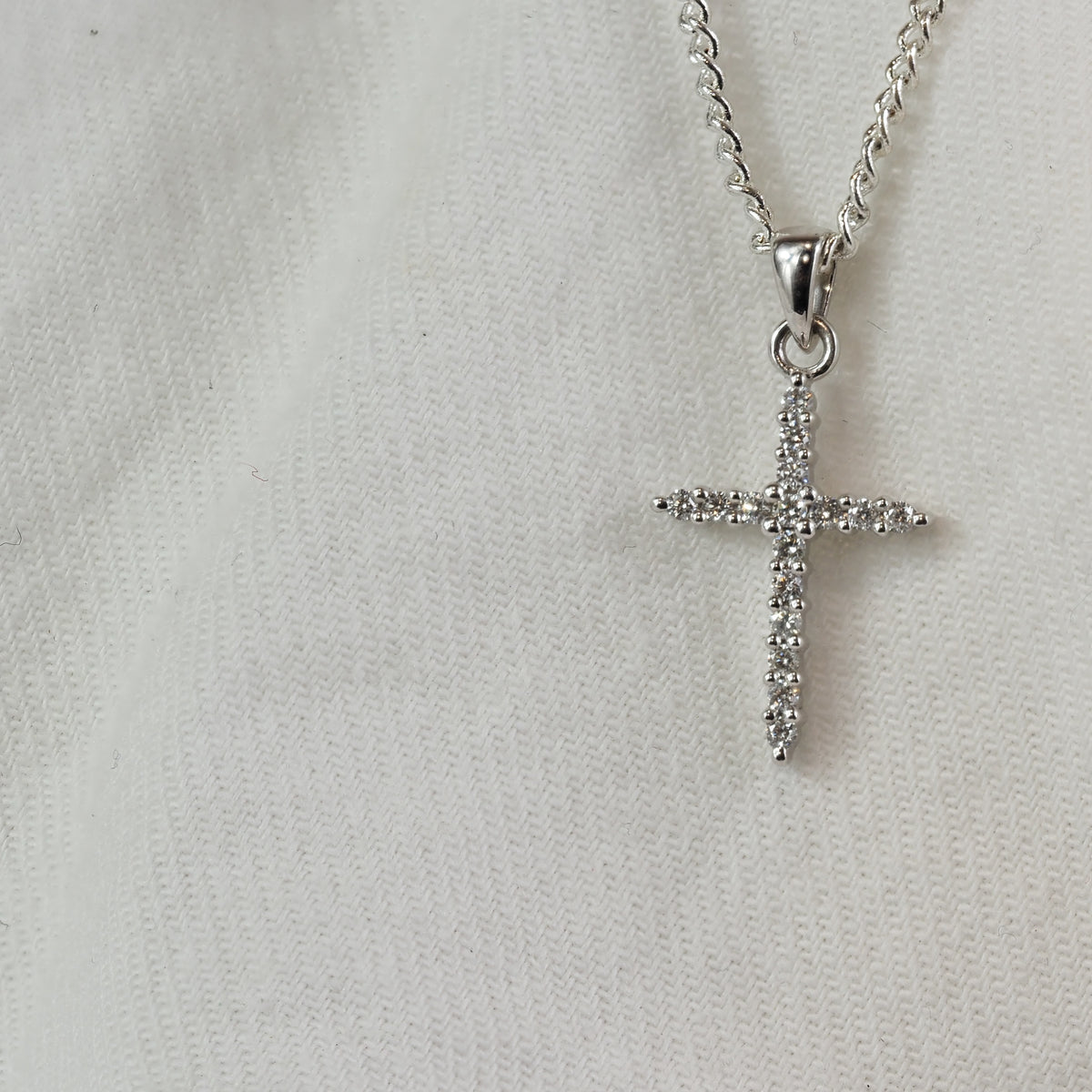 9ct White Gold Diamond cross, 0.10ct total