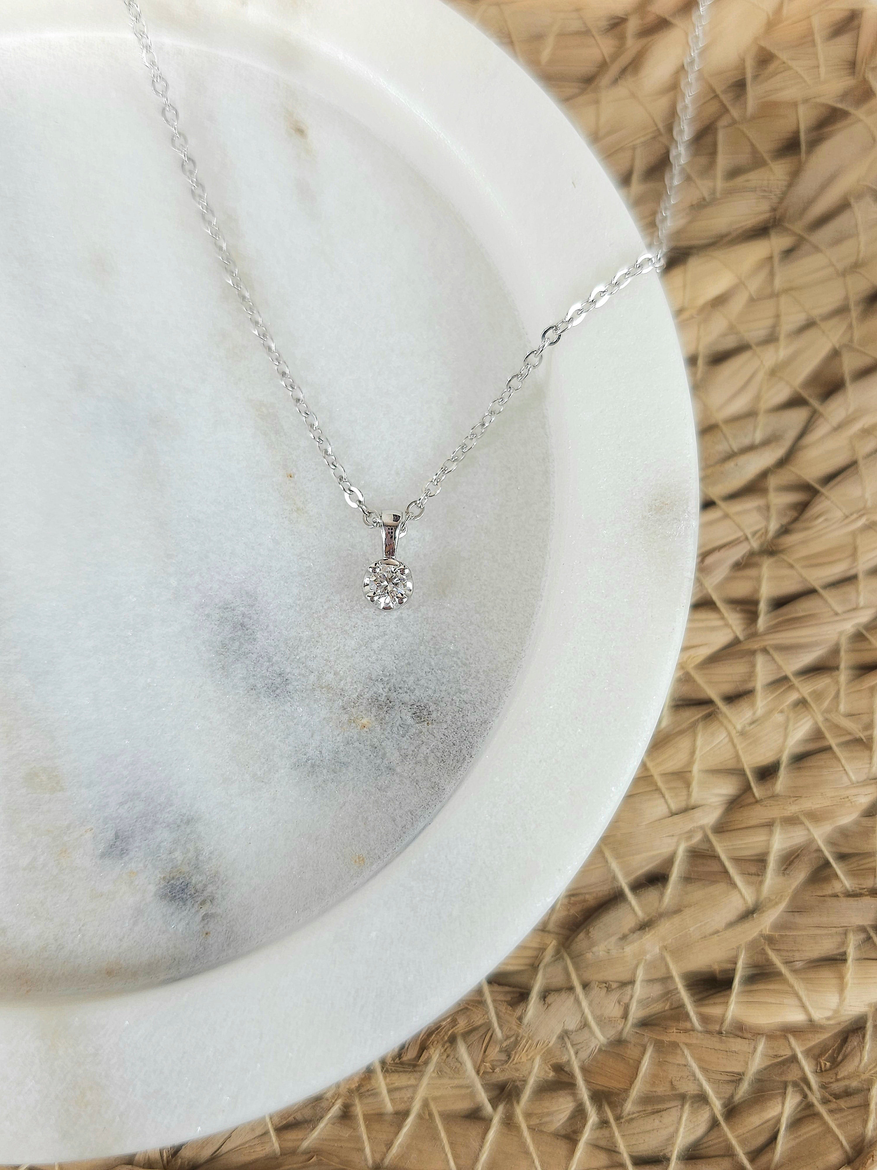 9ct White Gold Round Diamond pendant, 0.10ct total