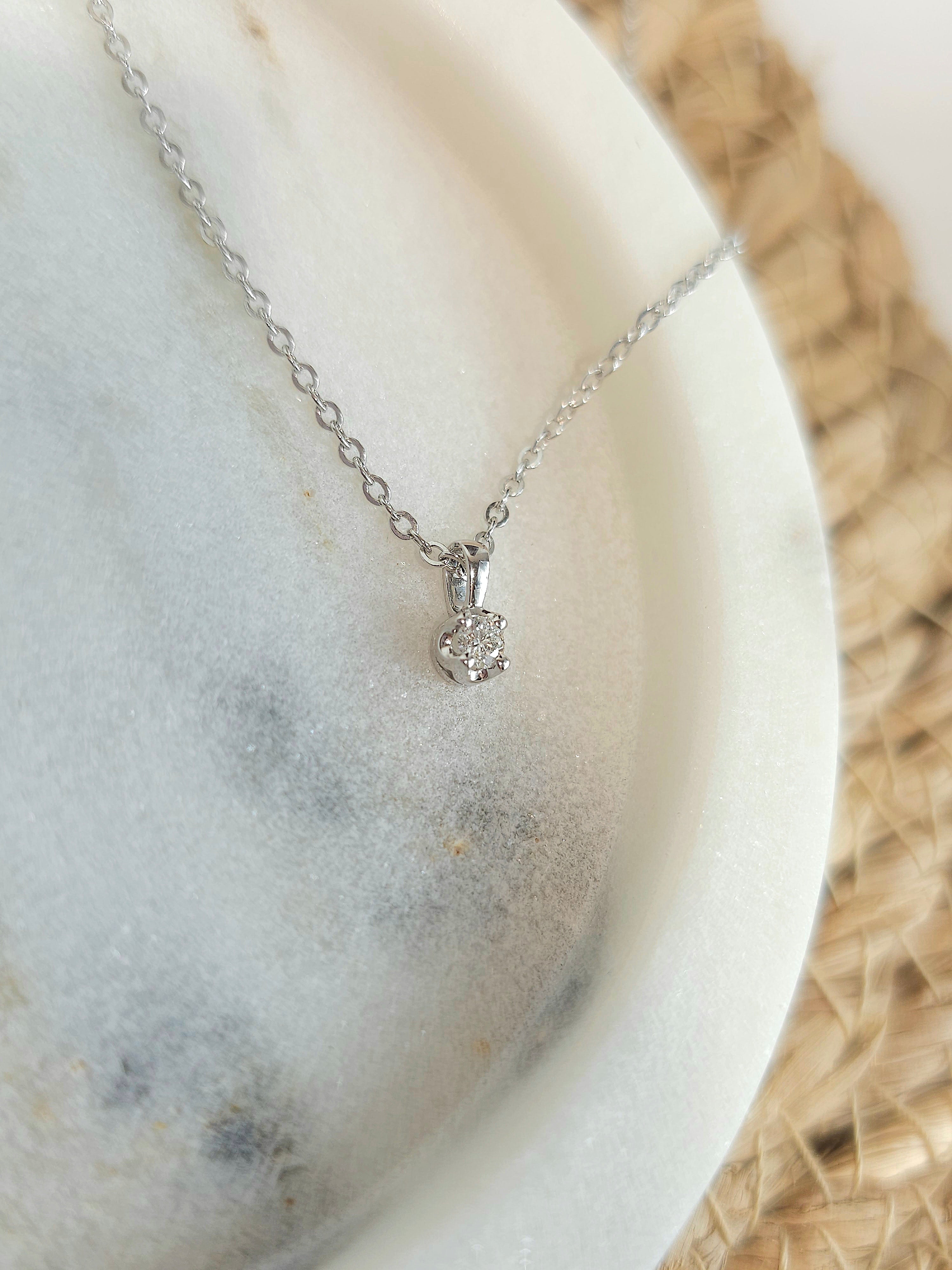 9ct White Gold Round Diamond pendant, 0.10ct total