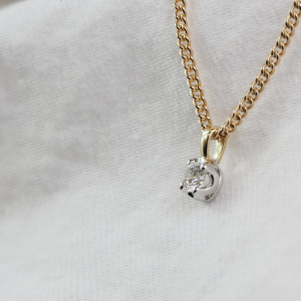 9ct Yellow and White Gold Round Diamond pendant, 0.20ct total