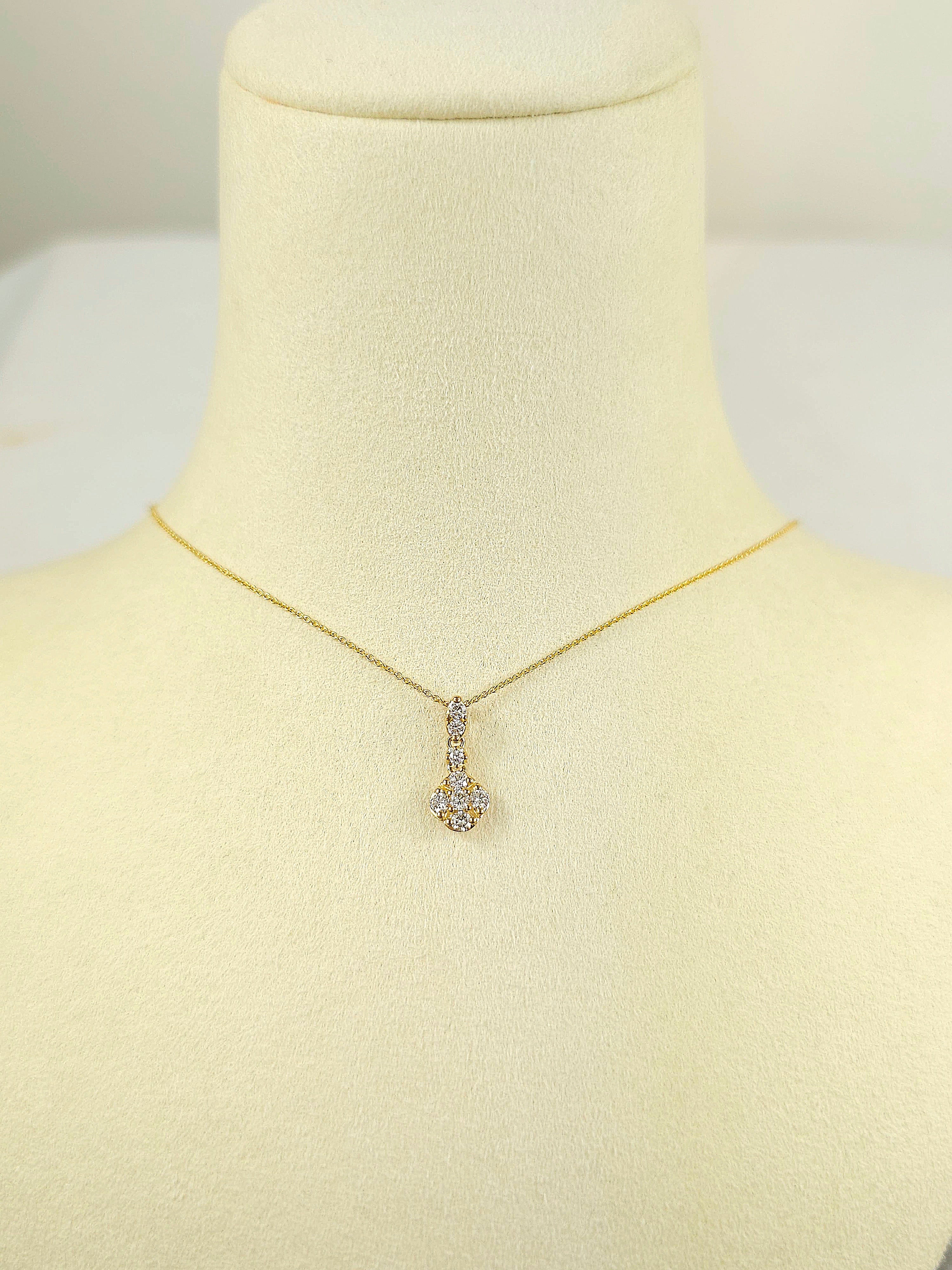 9ct Yellow Gold Cluster Diamond pendant