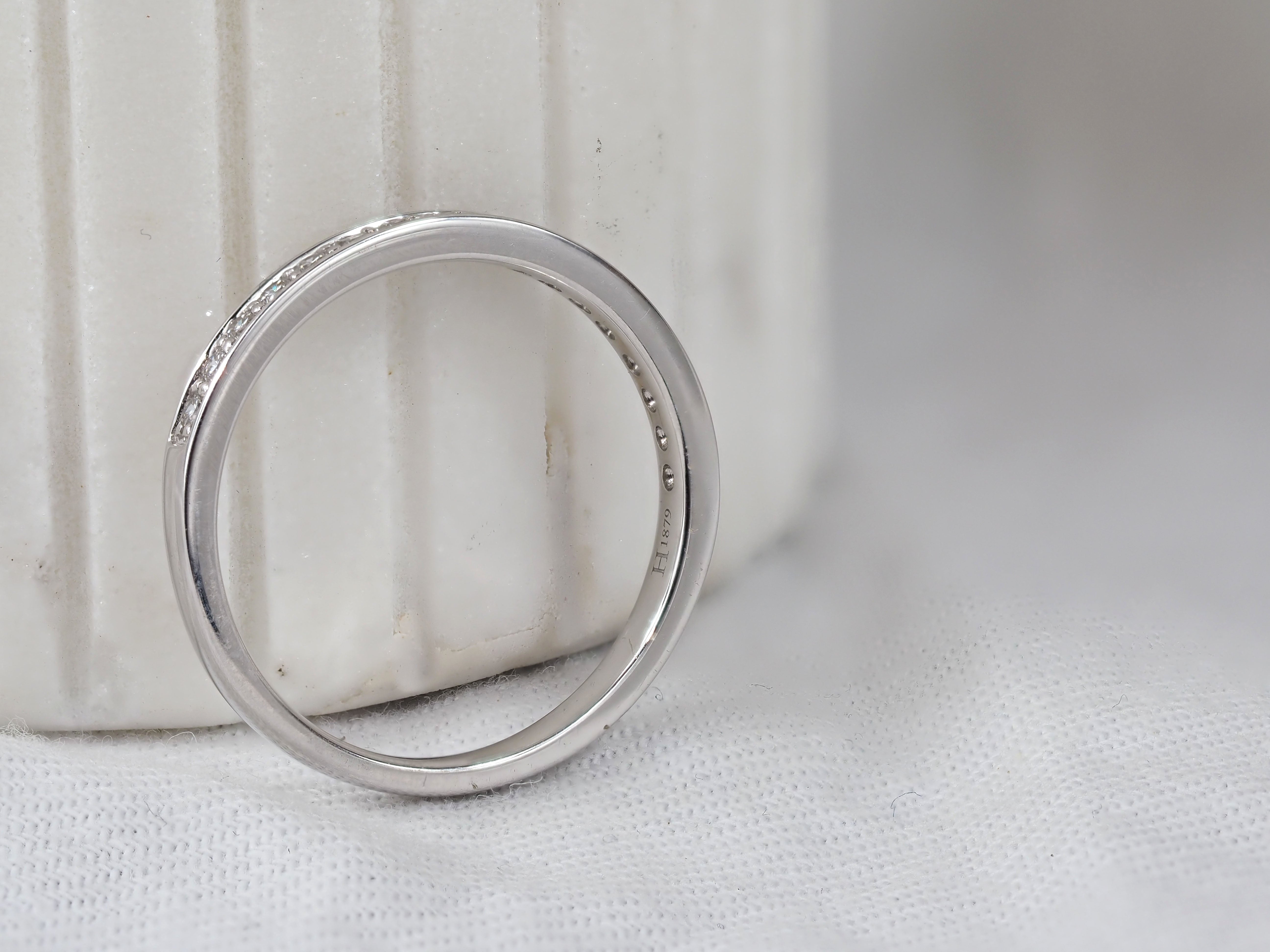 18ct White Gold Diamond Grain set Diamond Ring, 0.26ct total