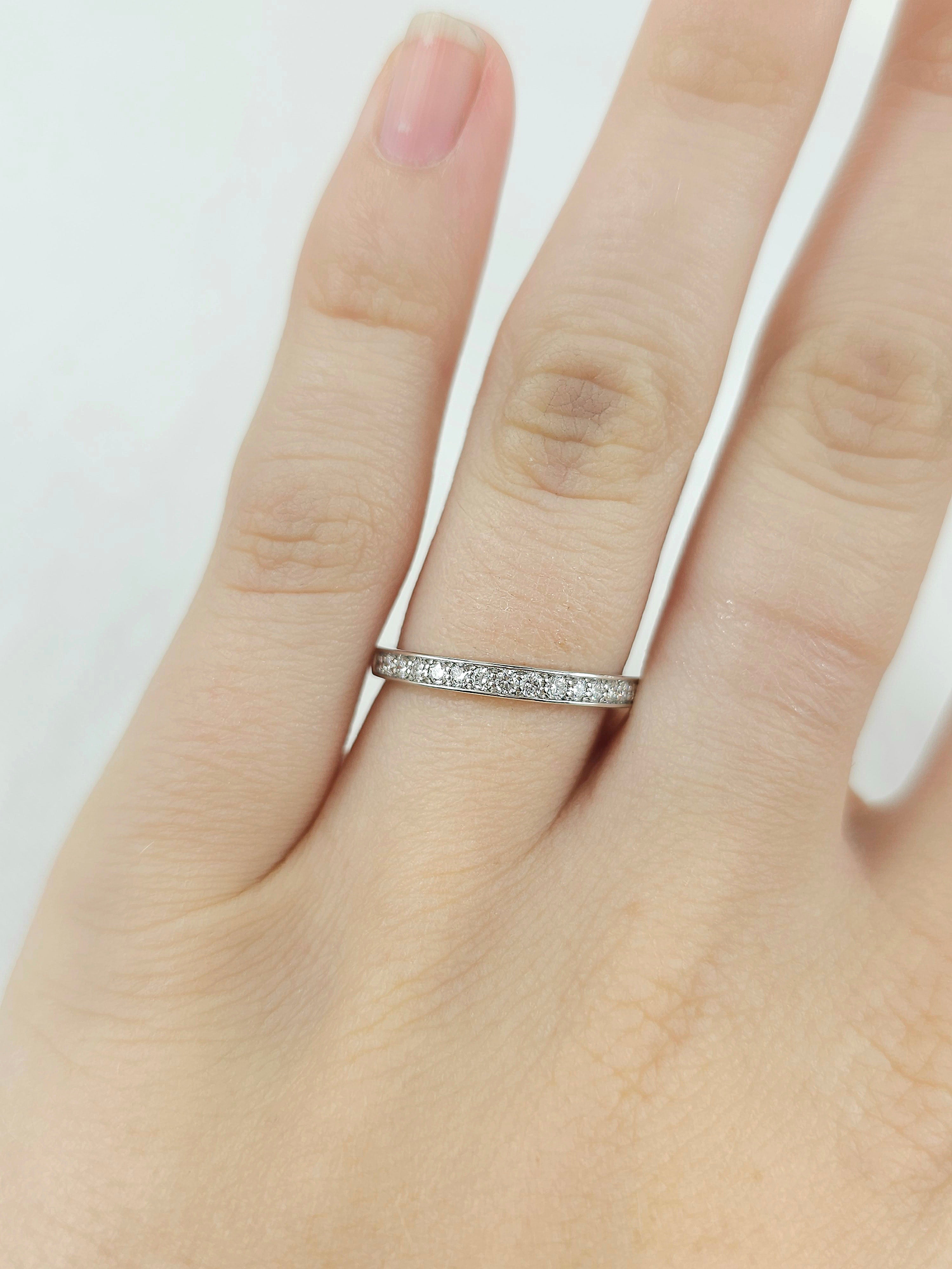 18ct White Gold Diamond Grain set Wedding band, 0.26ct total