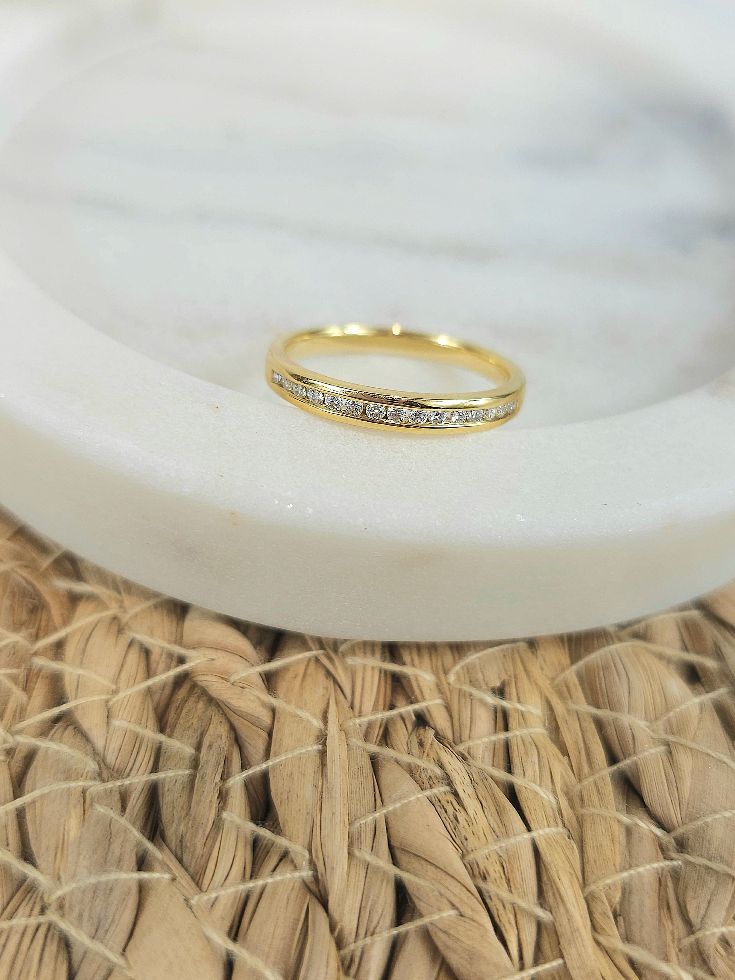 18ct Yellow Gold Round Brilliant cut Diamond band, 0.15ct Total