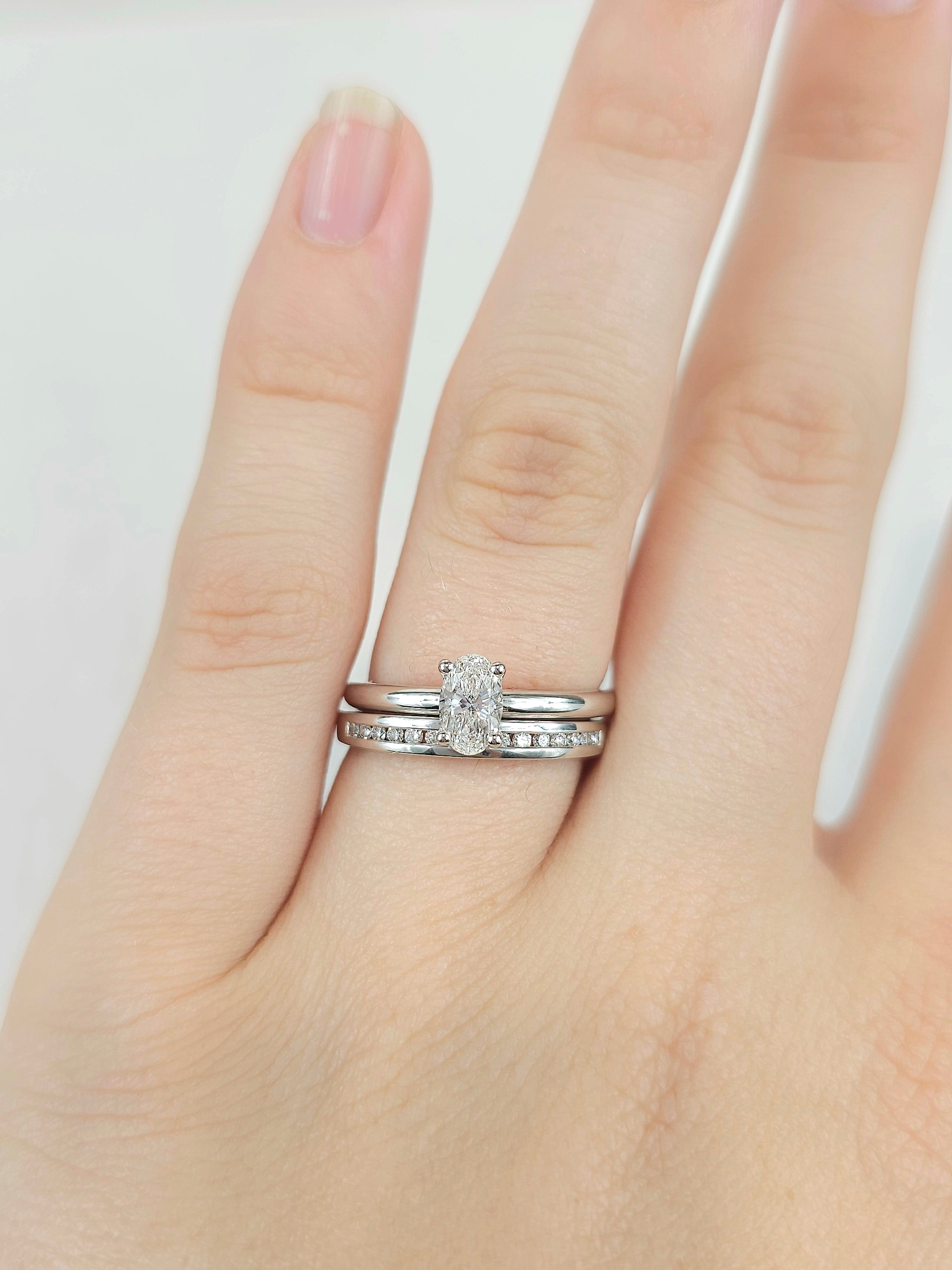 18ct Yellow Gold Round Brilliant cut Diamond band, 0.15ct total