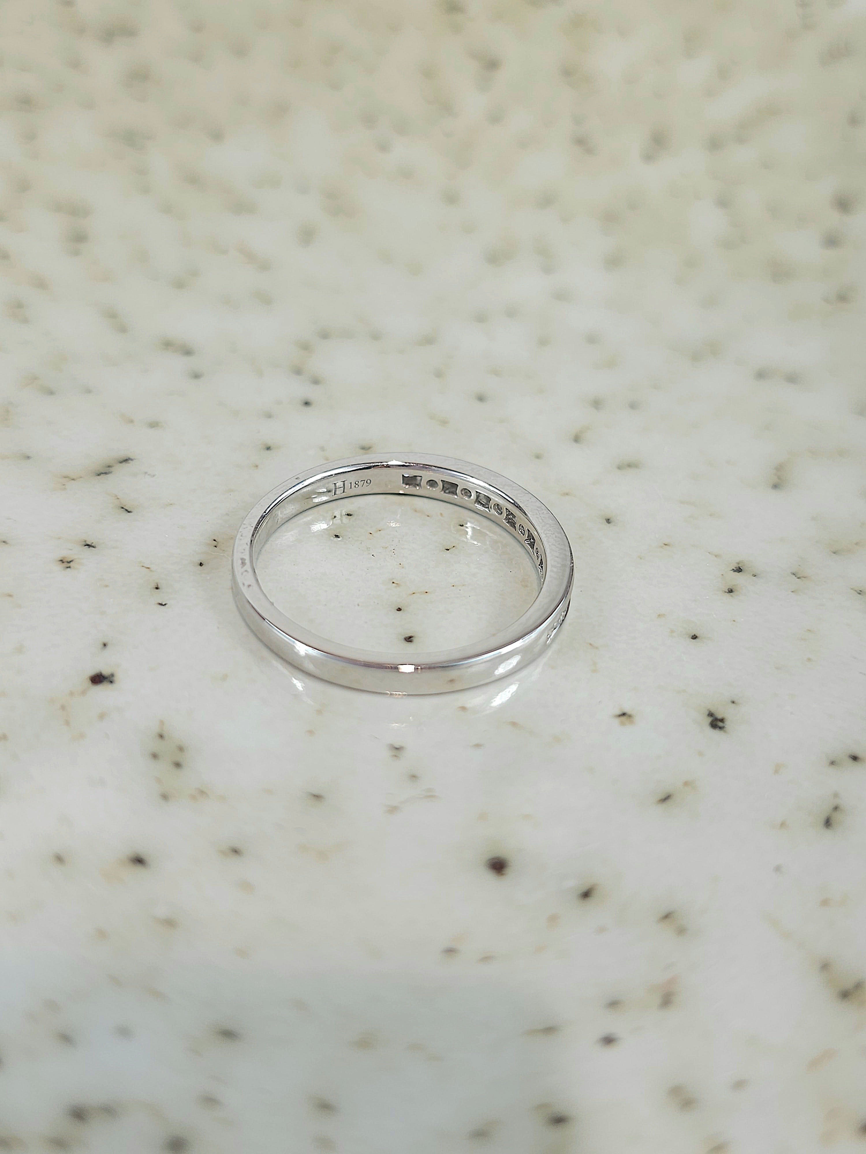 18ct Yellow Gold Round Brilliant cut Diamond band, 0.15ct total