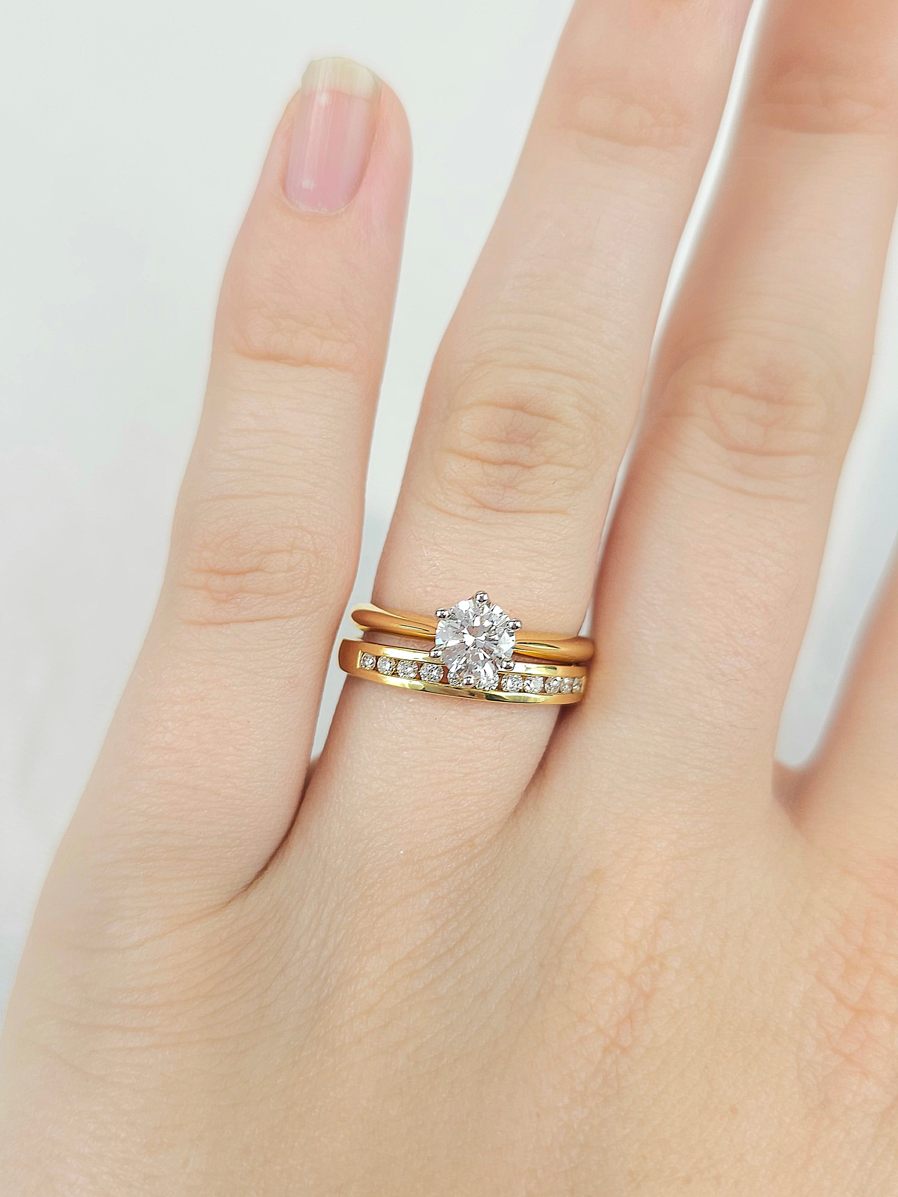 18ct Yellow Gold Round Brilliant cut Diamond band, 0.22ct total