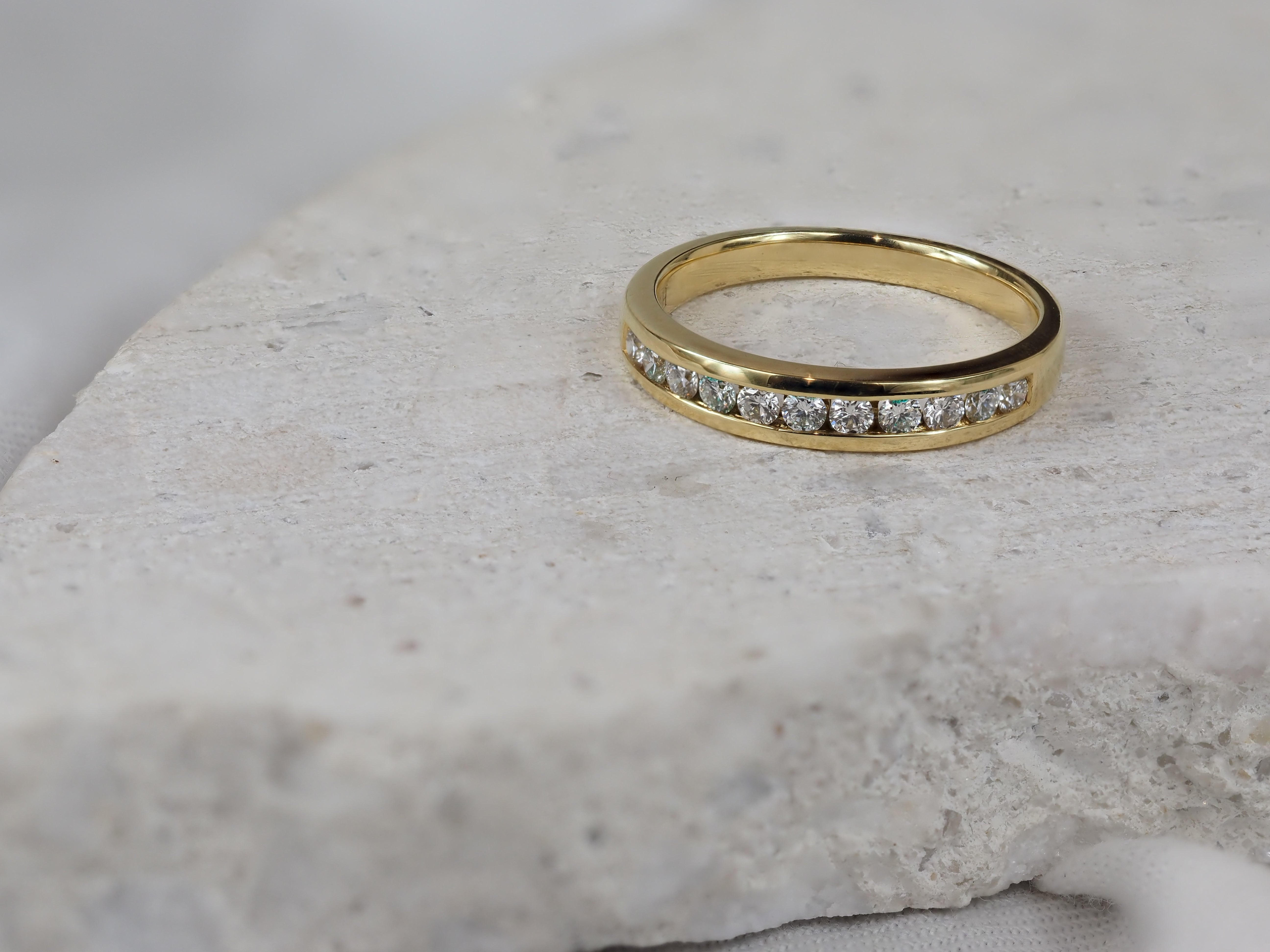 18ct Yellow Gold Round Brilliant cut Diamond Ring, 0.40ct Total