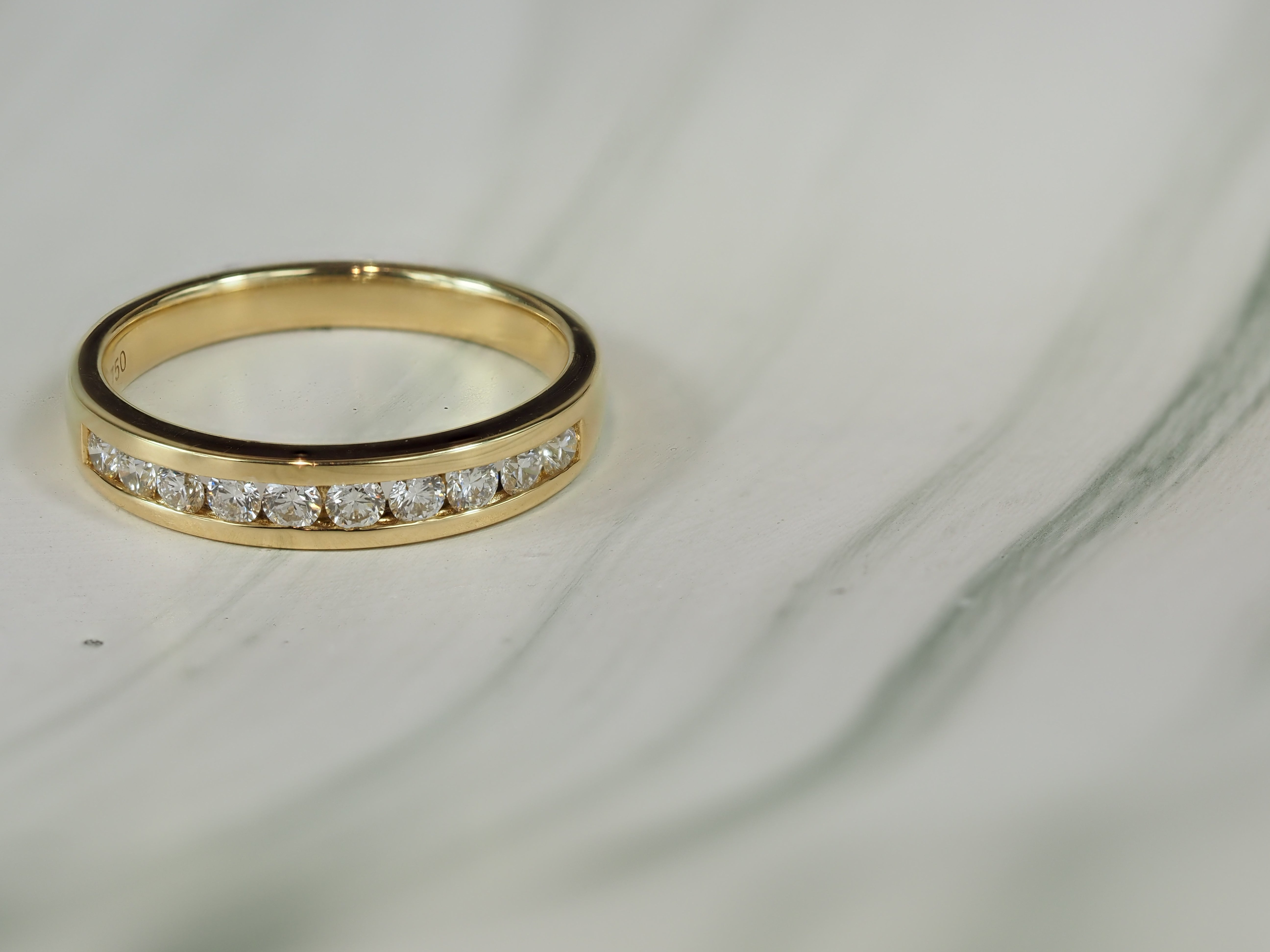 18ct Yellow Gold Round Brilliant cut Diamond Ring, 0.40ct Total