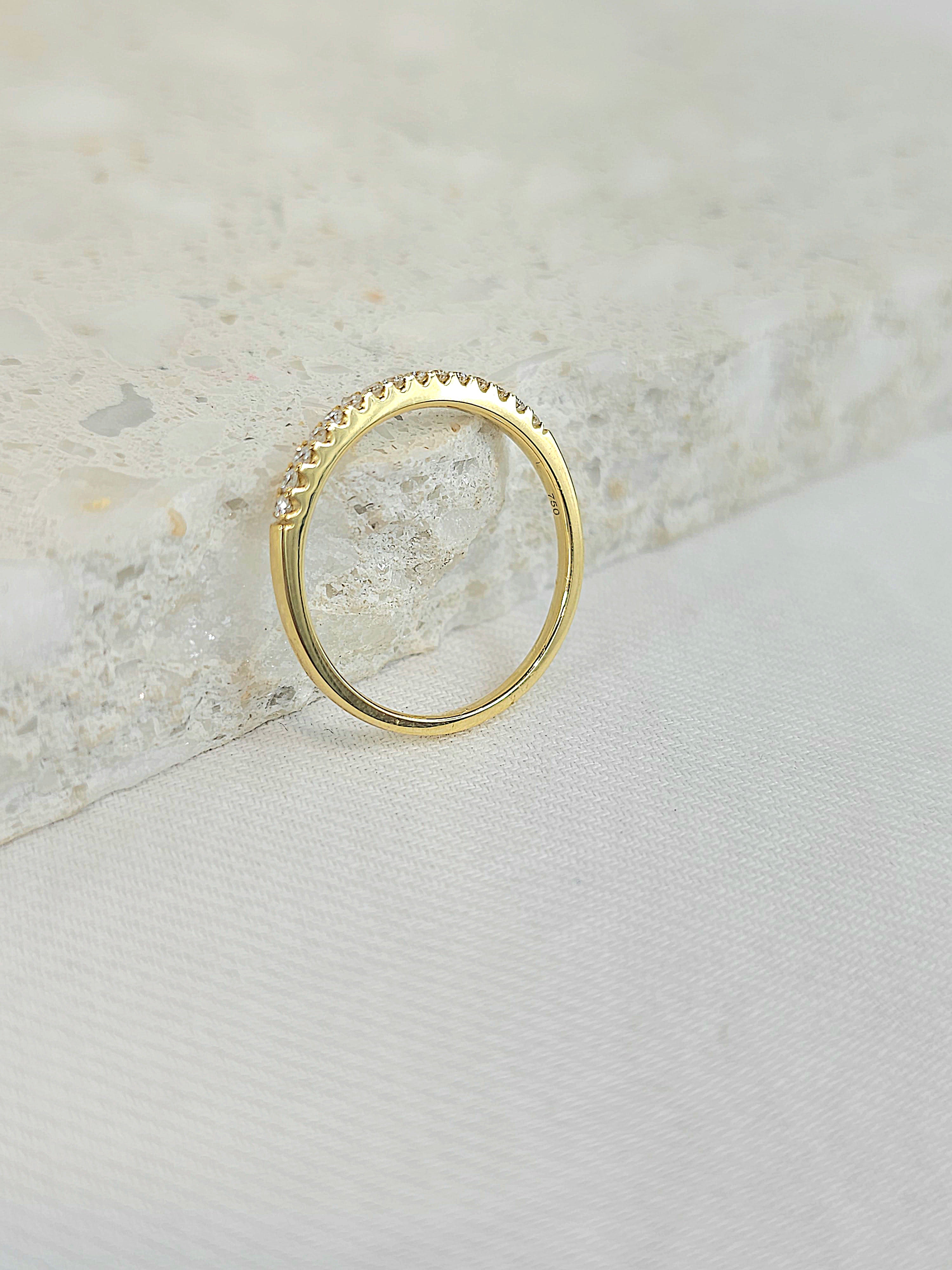 18ct Yellow Gold Round Brilliant cut Diamond Band, 0.15ct total