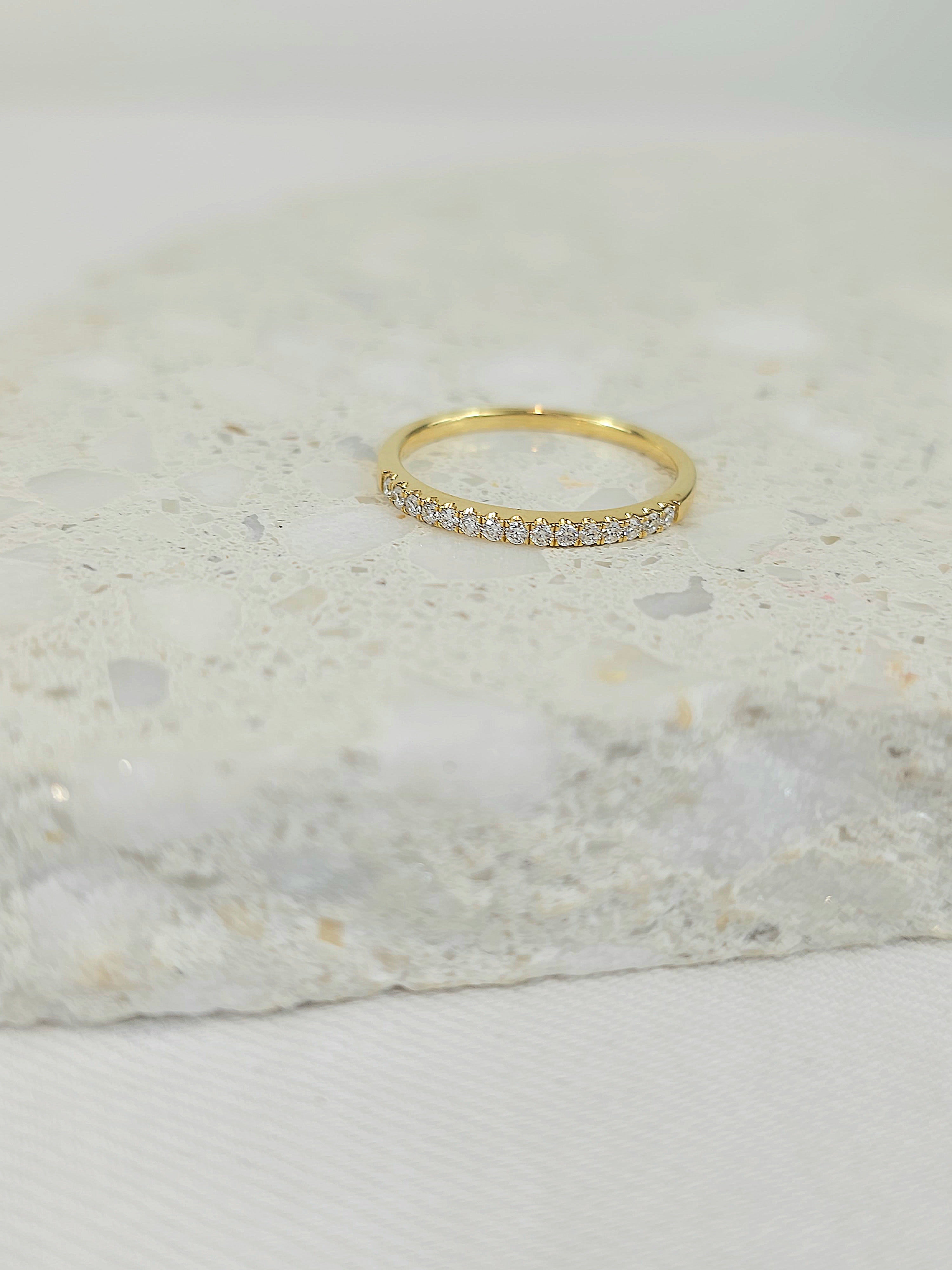 18ct Yellow Gold Round Brilliant cut Diamond Band, 0.15ct total