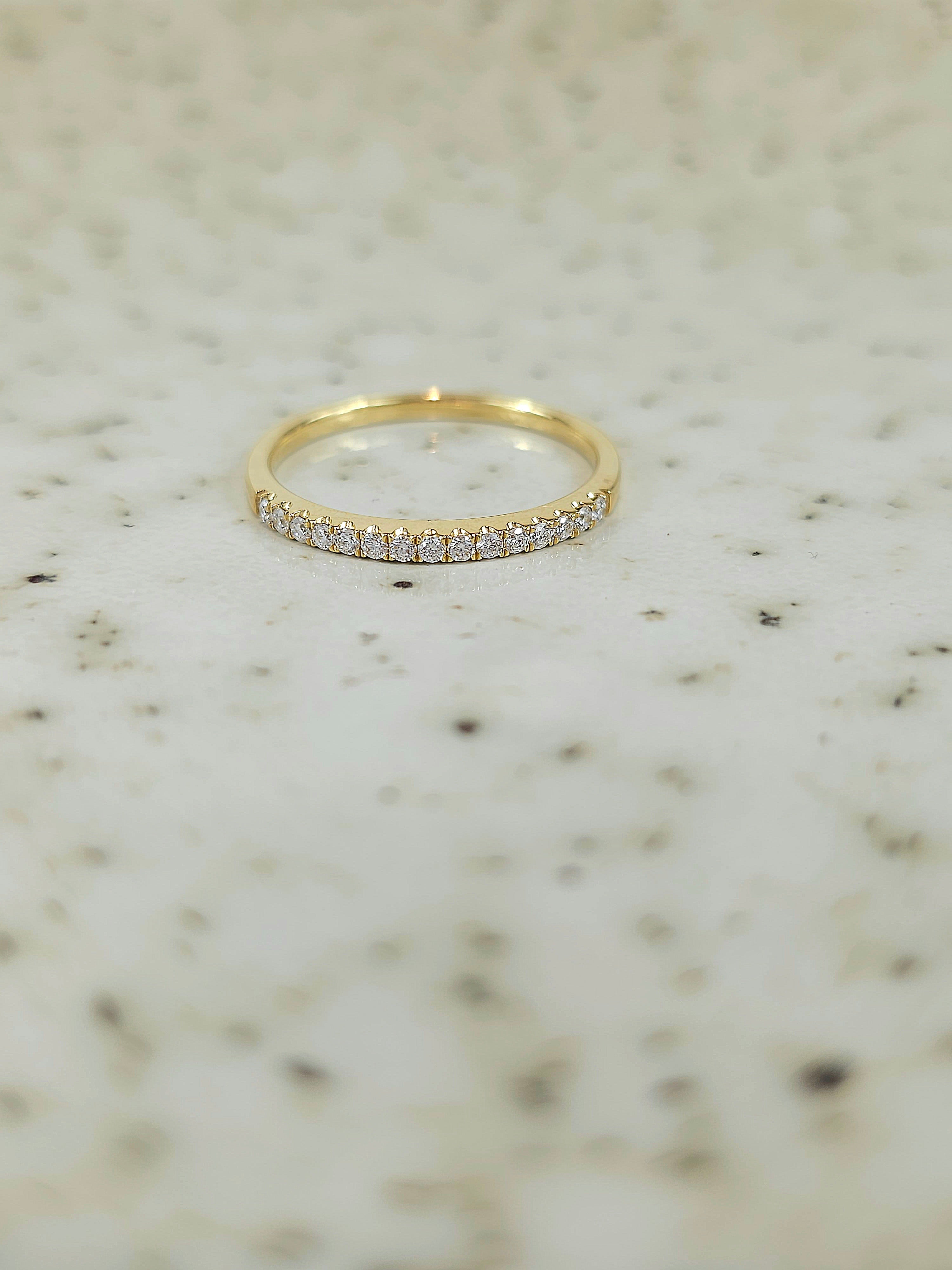 18ct Yellow Gold Round Brilliant cut Diamond Band, 0.15ct total