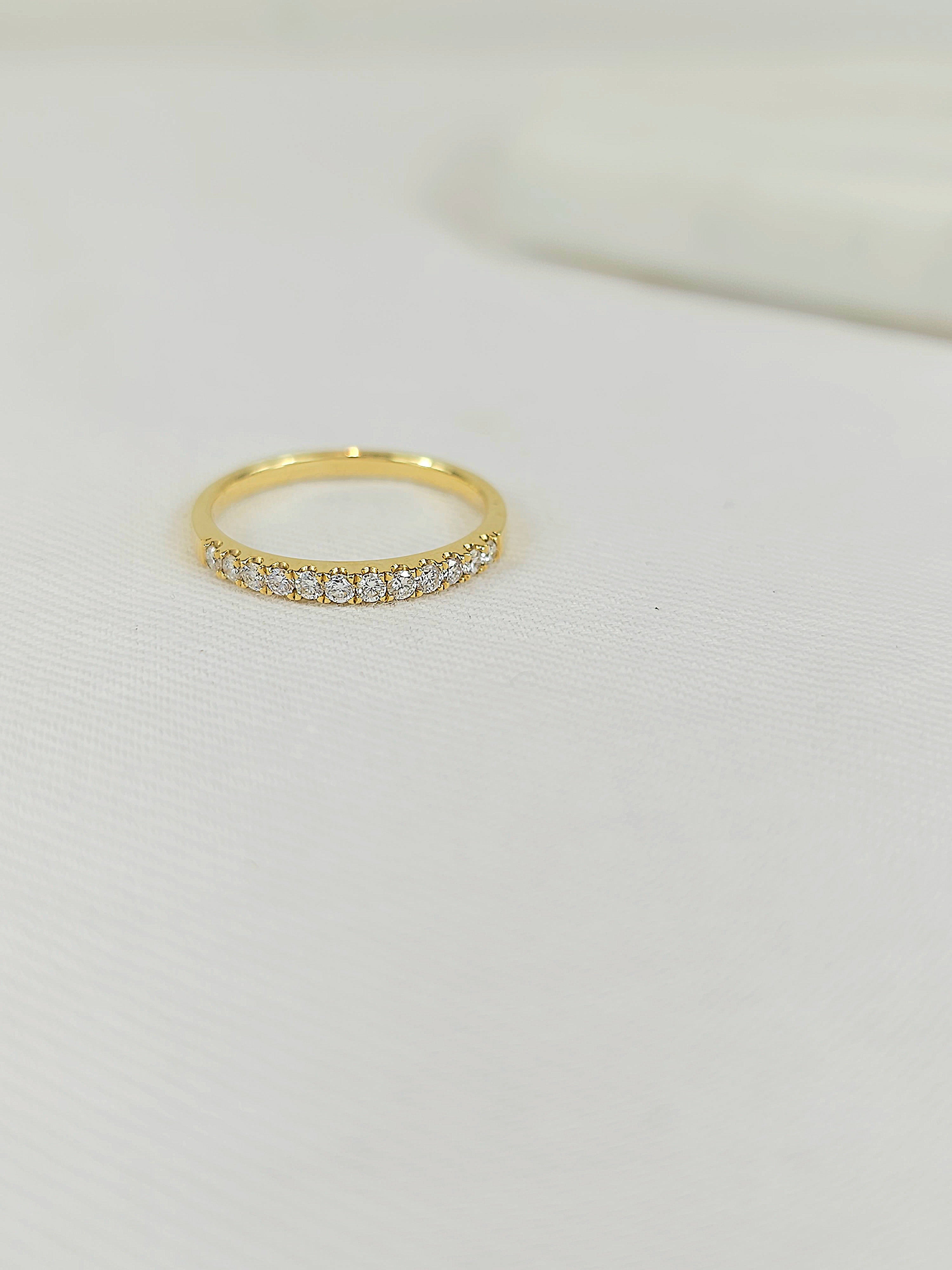 18ct Yellow Gold Round Brilliant cut Diamond band, 0.24ct total