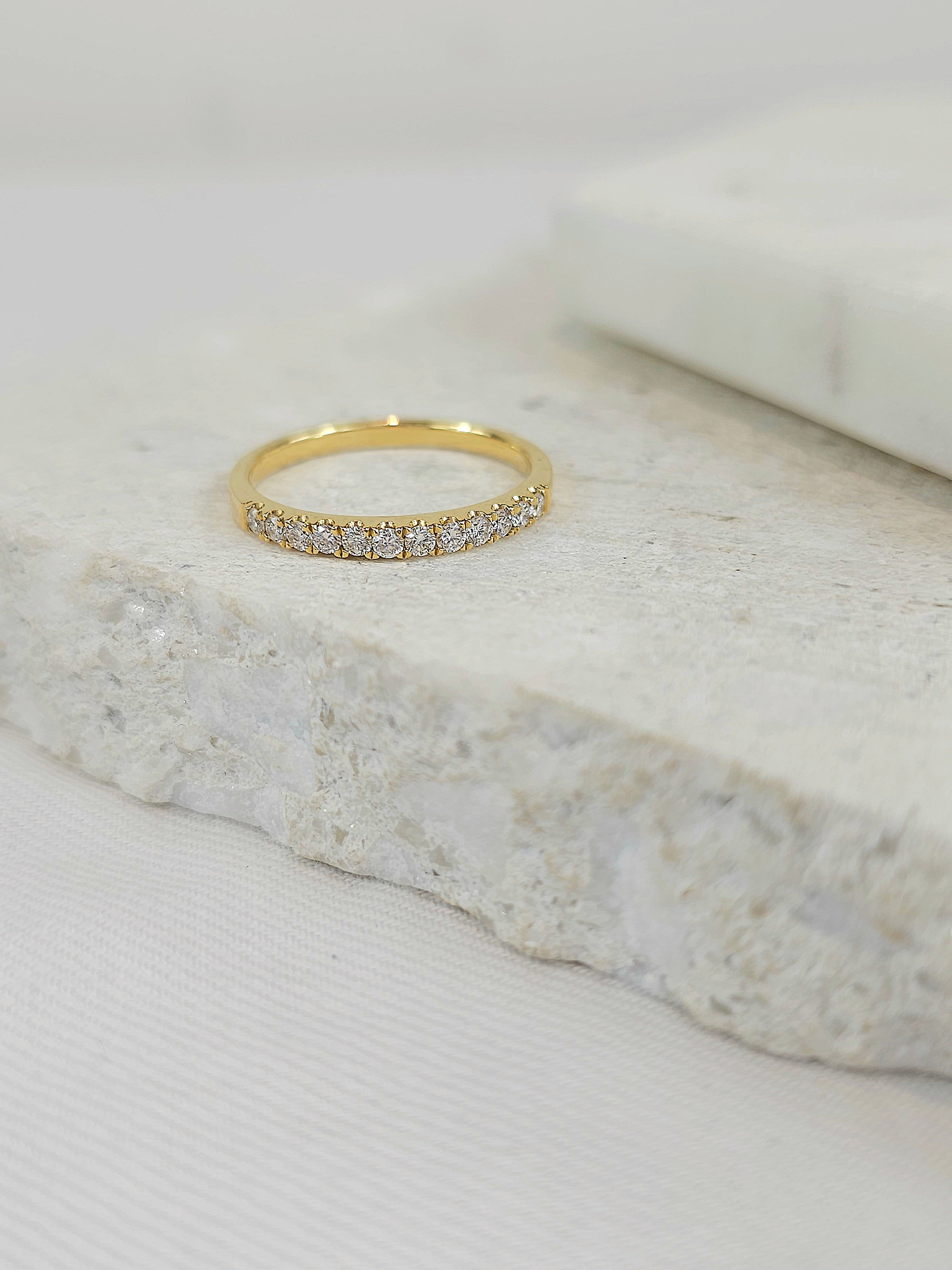 18ct Yellow Gold Round Brilliant cut Diamond band, 0.24ct total