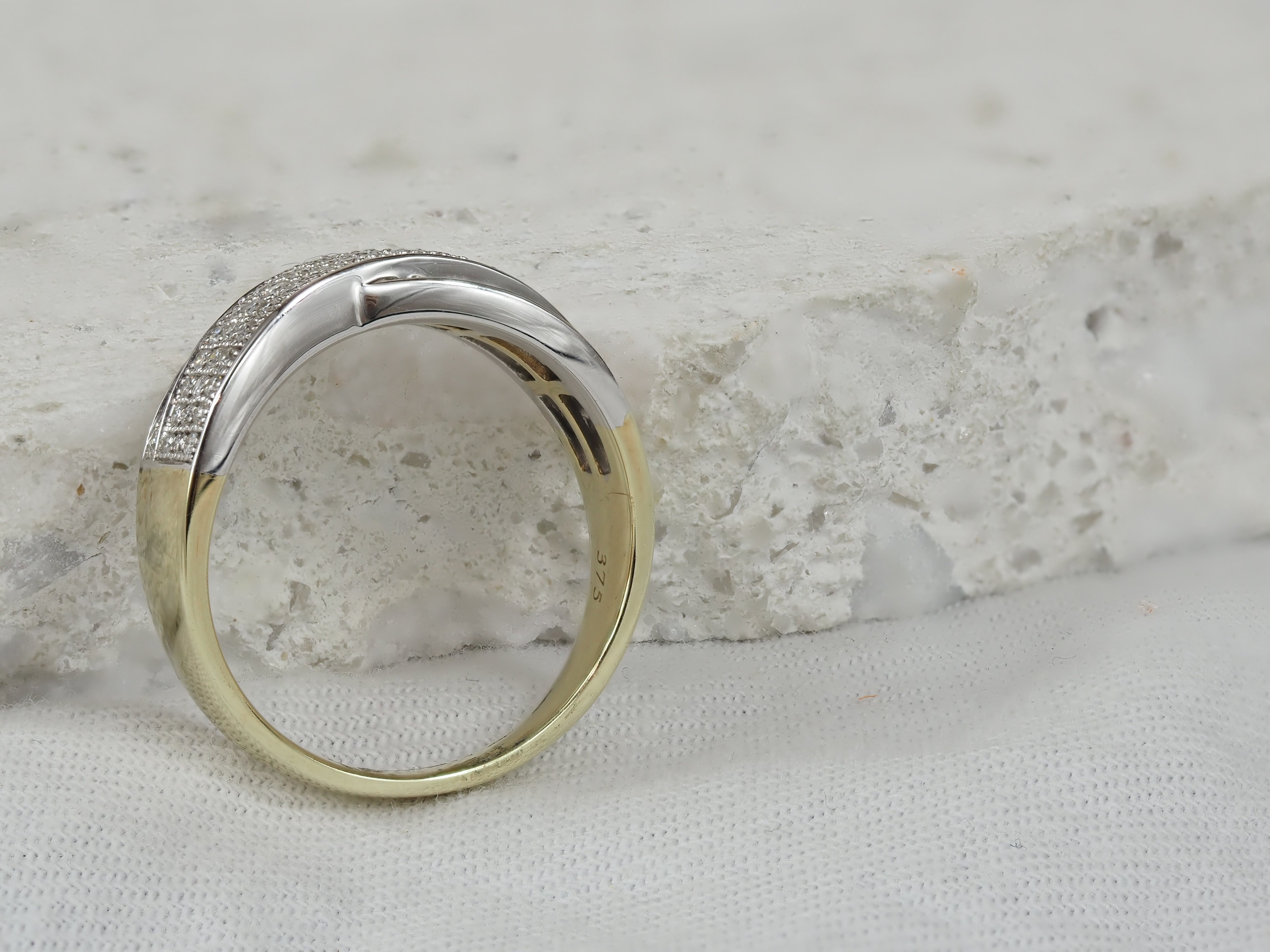 9ct Yellow and White Gold Diamond Ring, 0.33ct Total