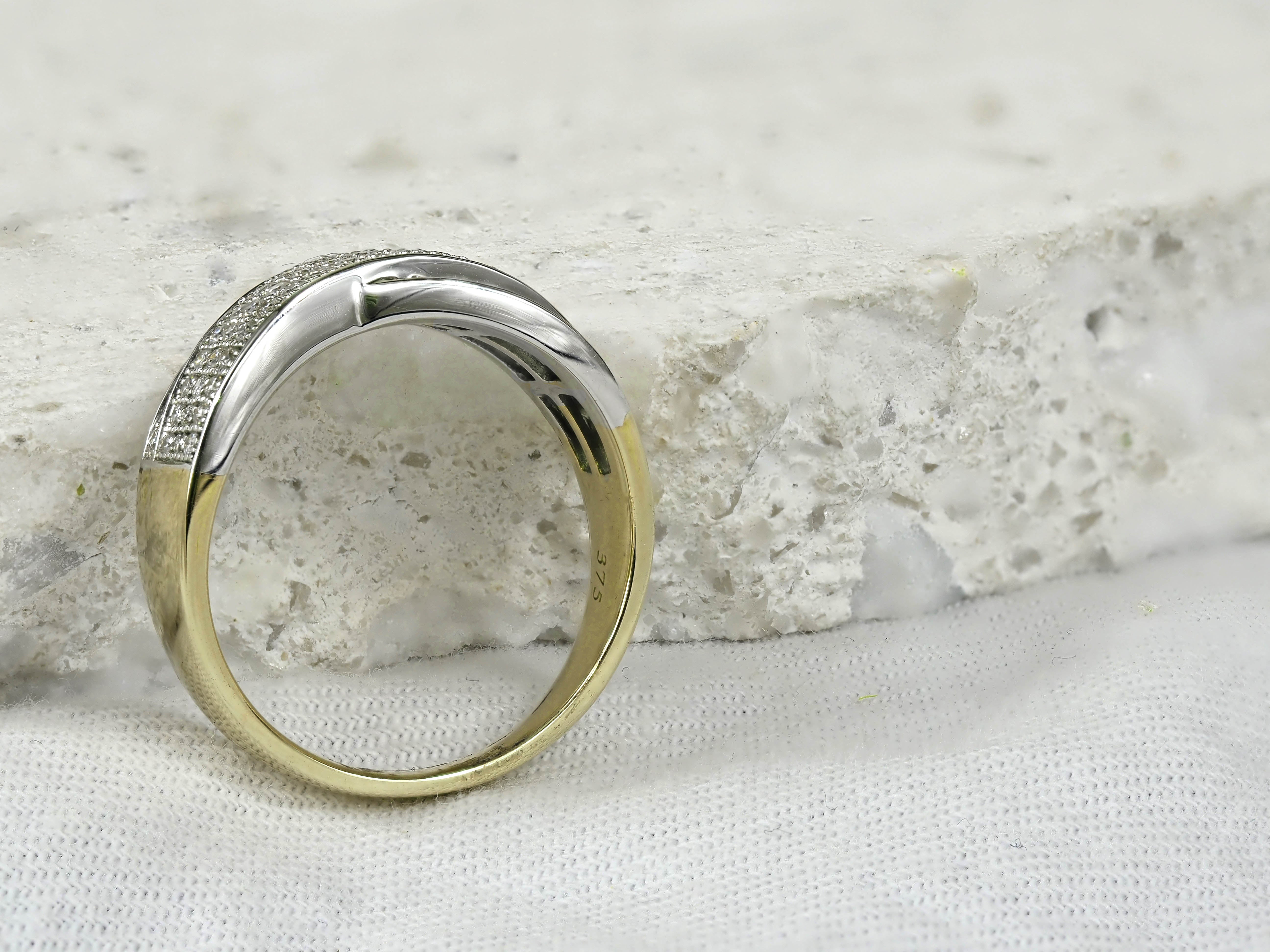 9ct Yellow and White Gold Diamond Ring, 0.33ct Total