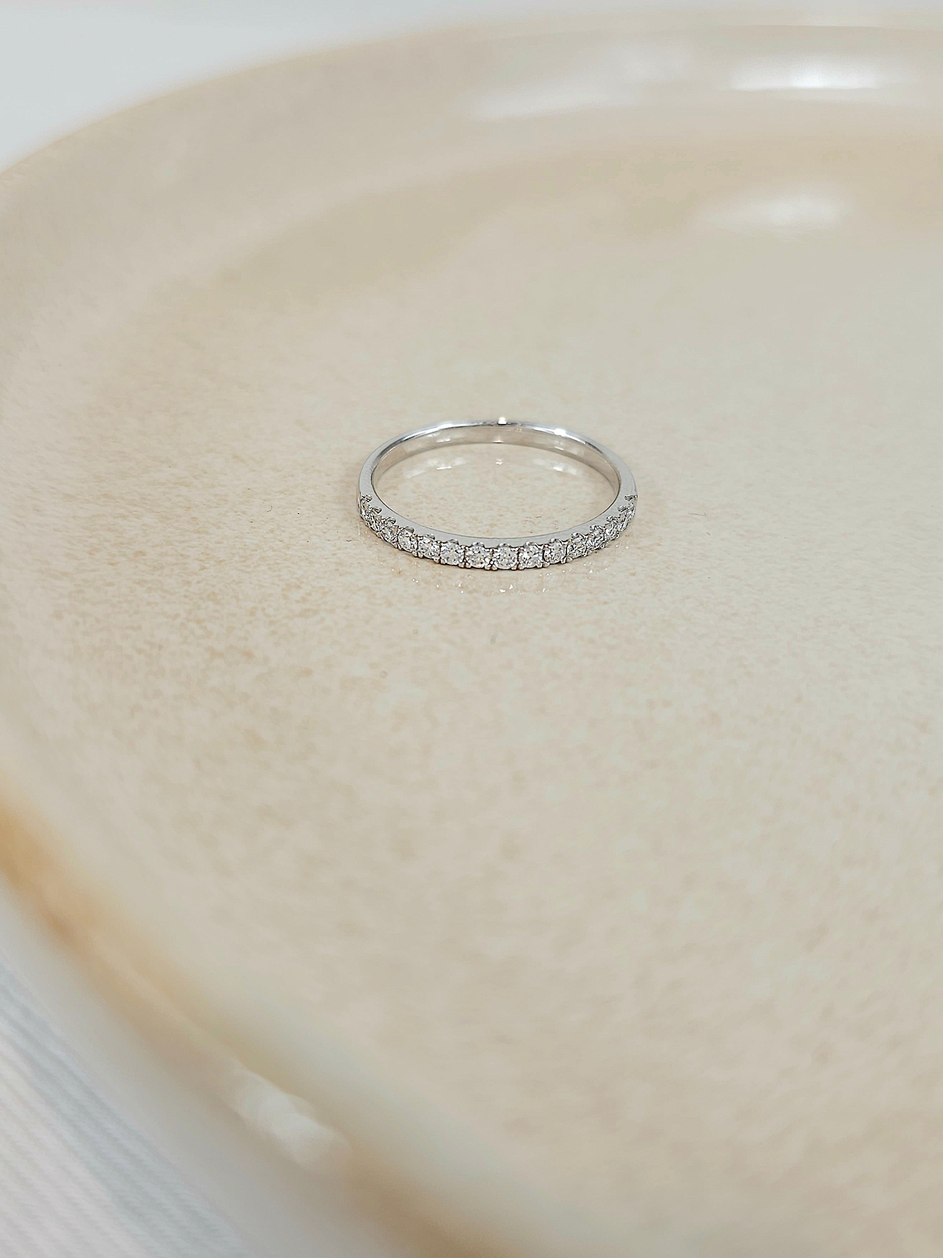 18ct White Gold Round Brilliant cut Diamond Band, 0.25ct total