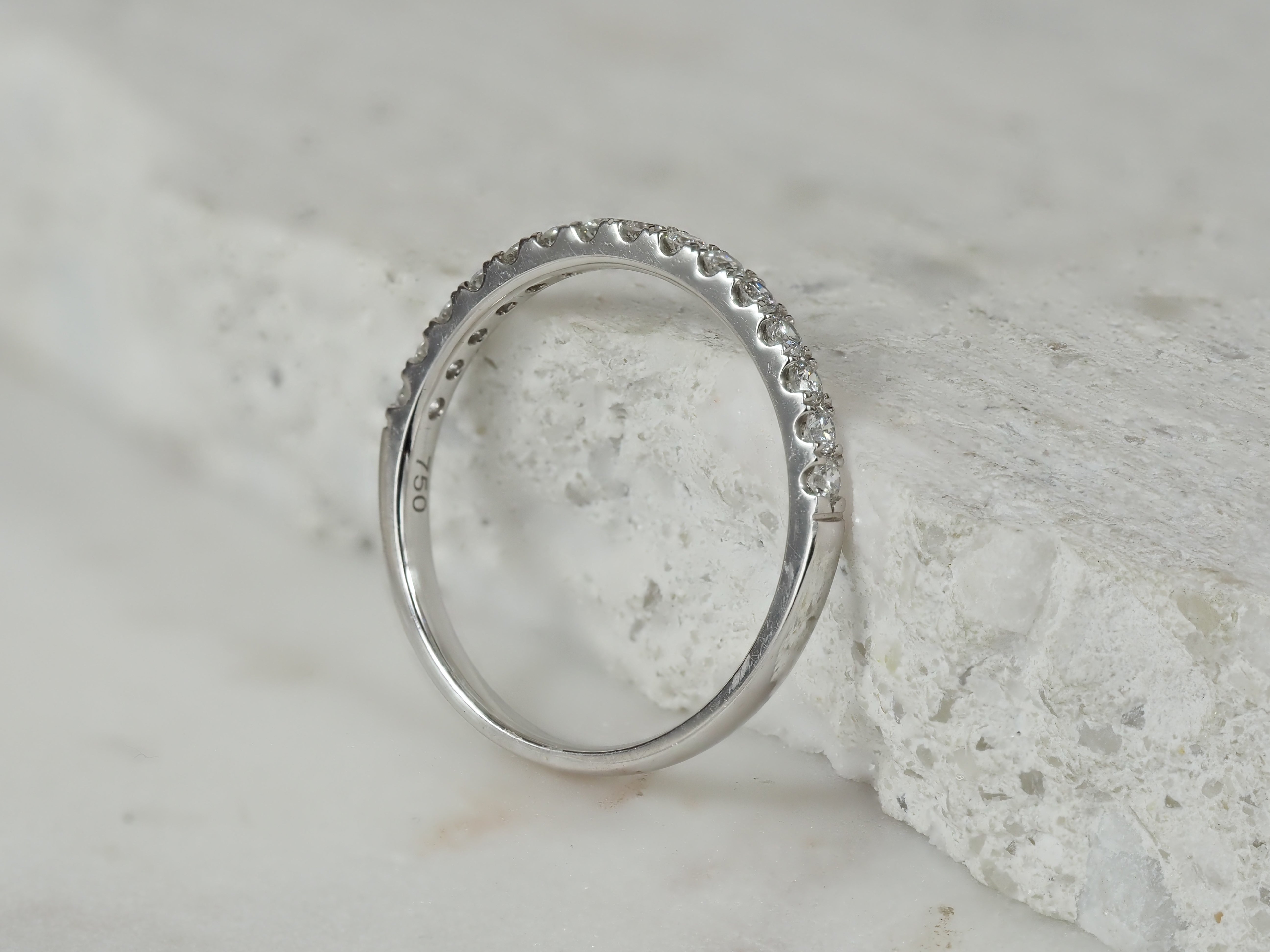 18ct White Gold Round Brilliant cut Diamond Ring, 0.33ct total