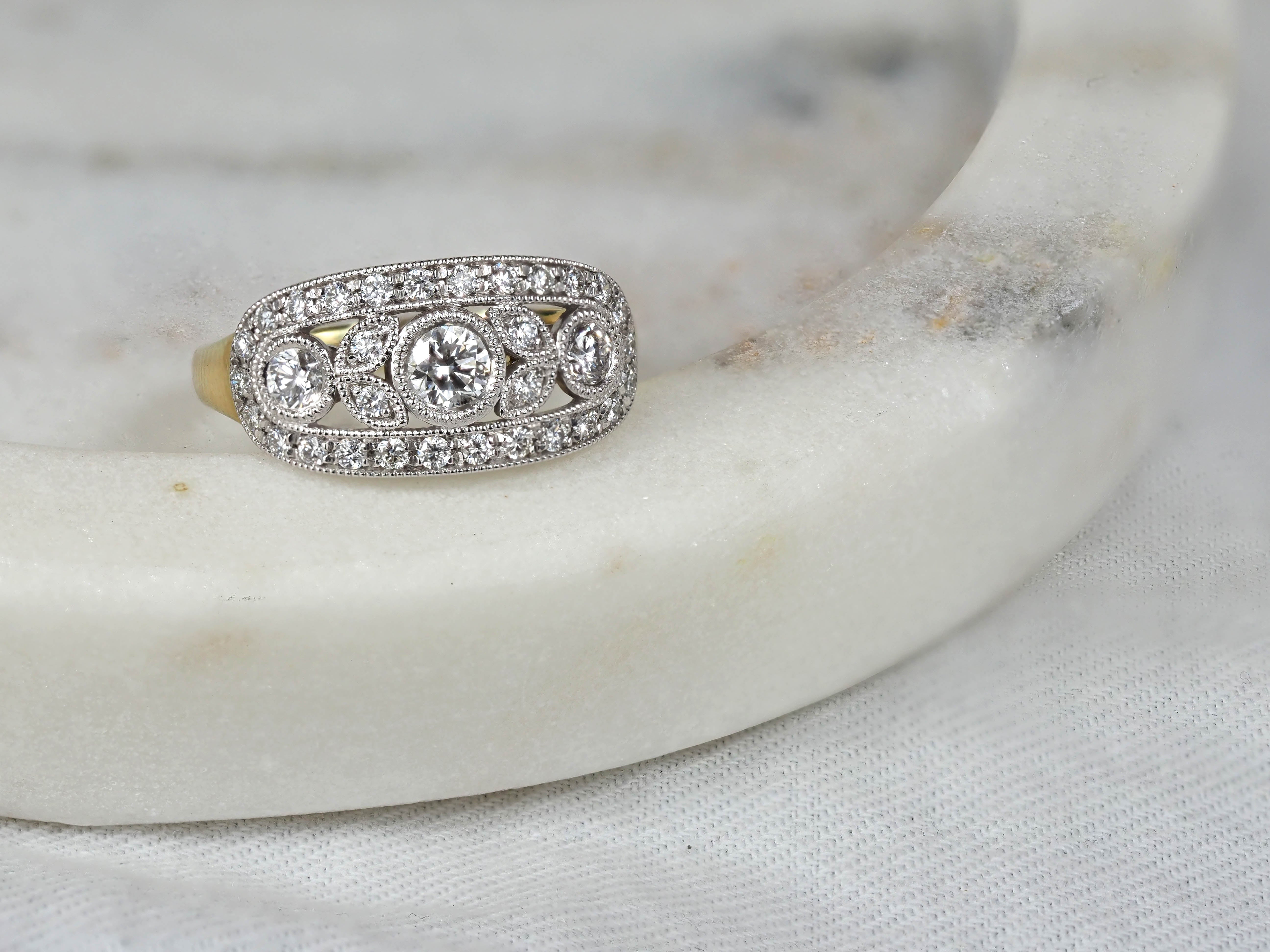 18ct Yellow and White Gold Vintage art deco Diamond Ring, 1.01 carats.
