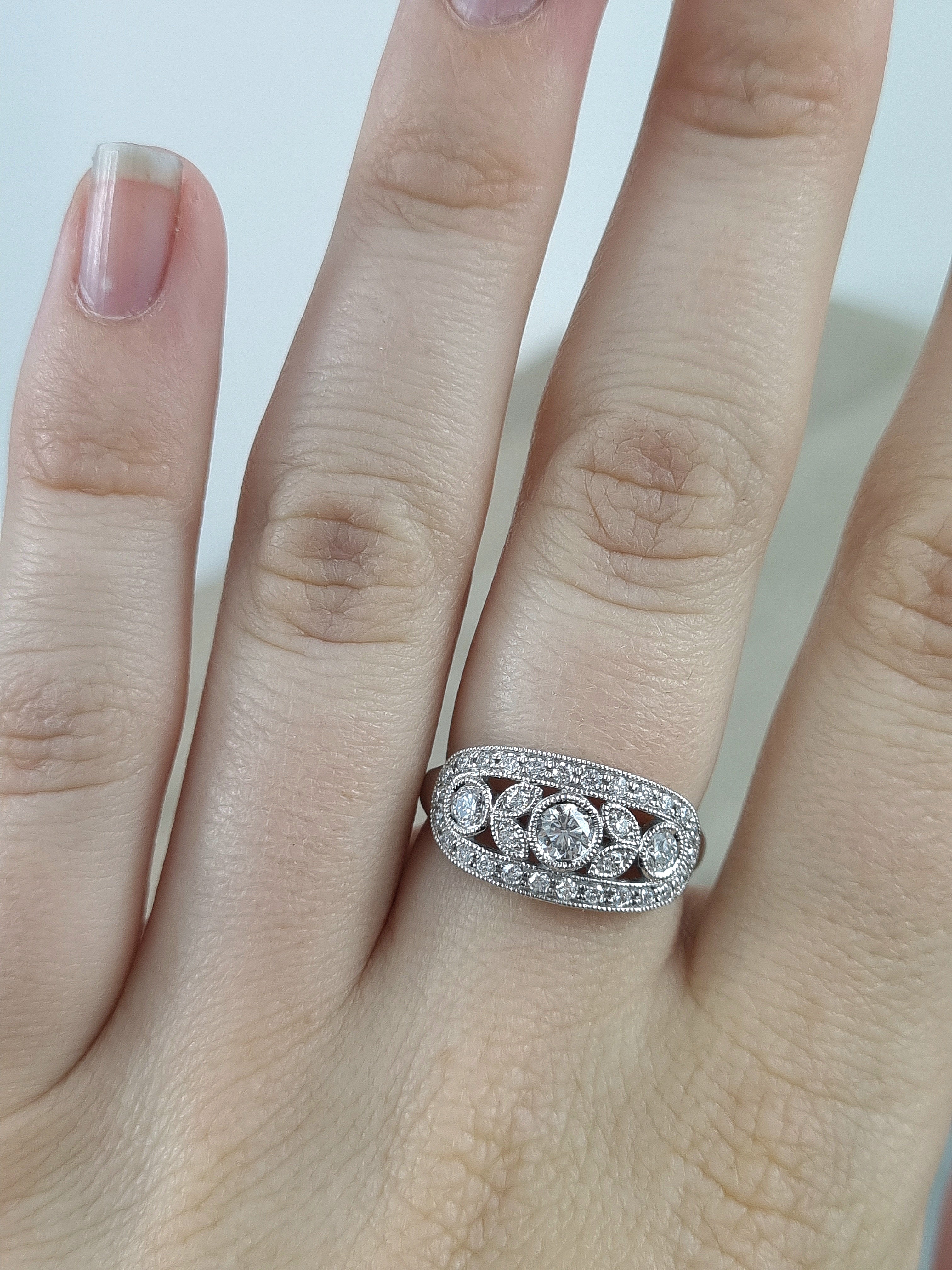 18ct White Gold Vintage art deco Diamond ring, 1.01 carats.
