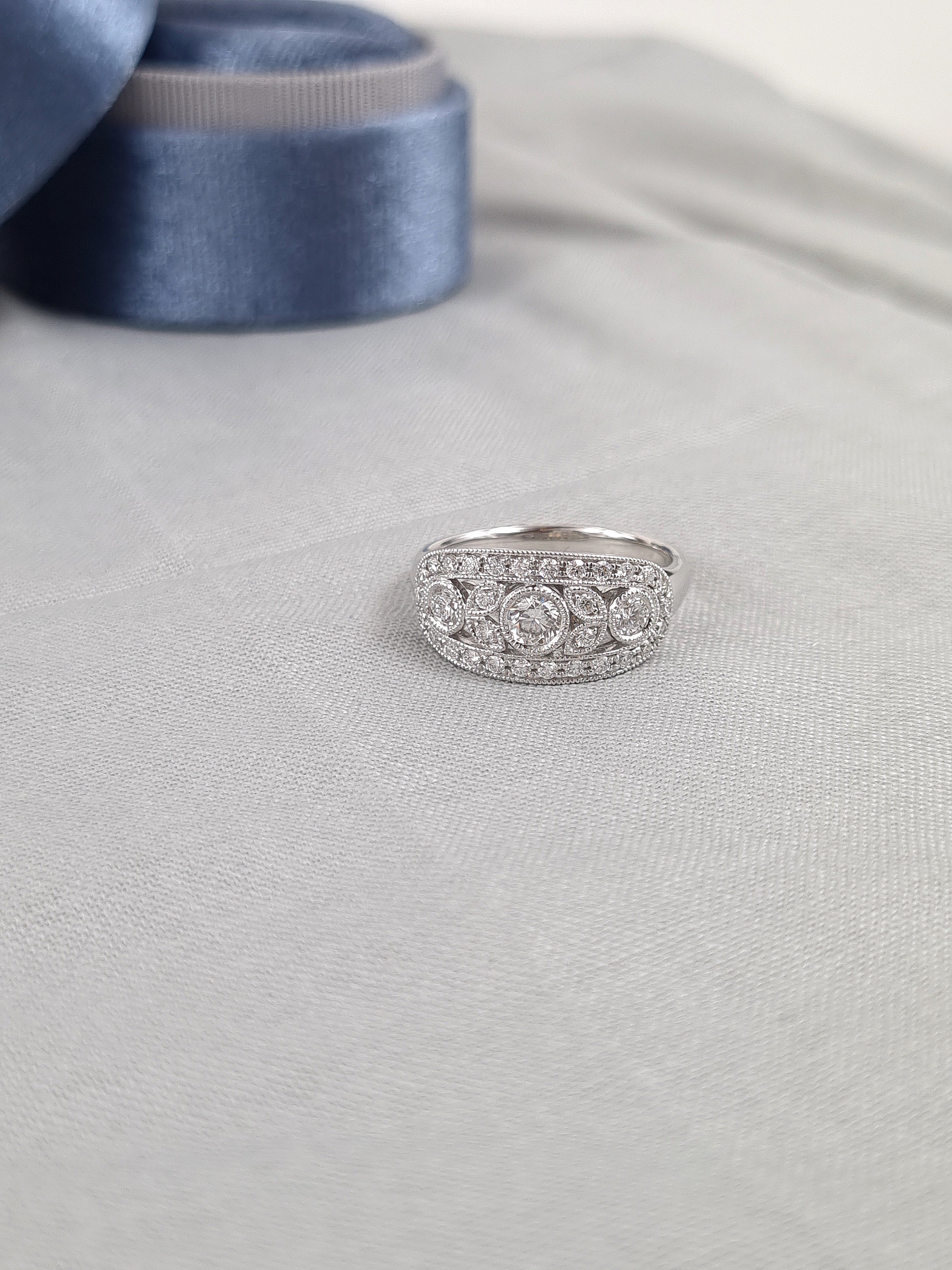 18ct White Gold Vintage art deco Diamond ring, 1.01 carats.