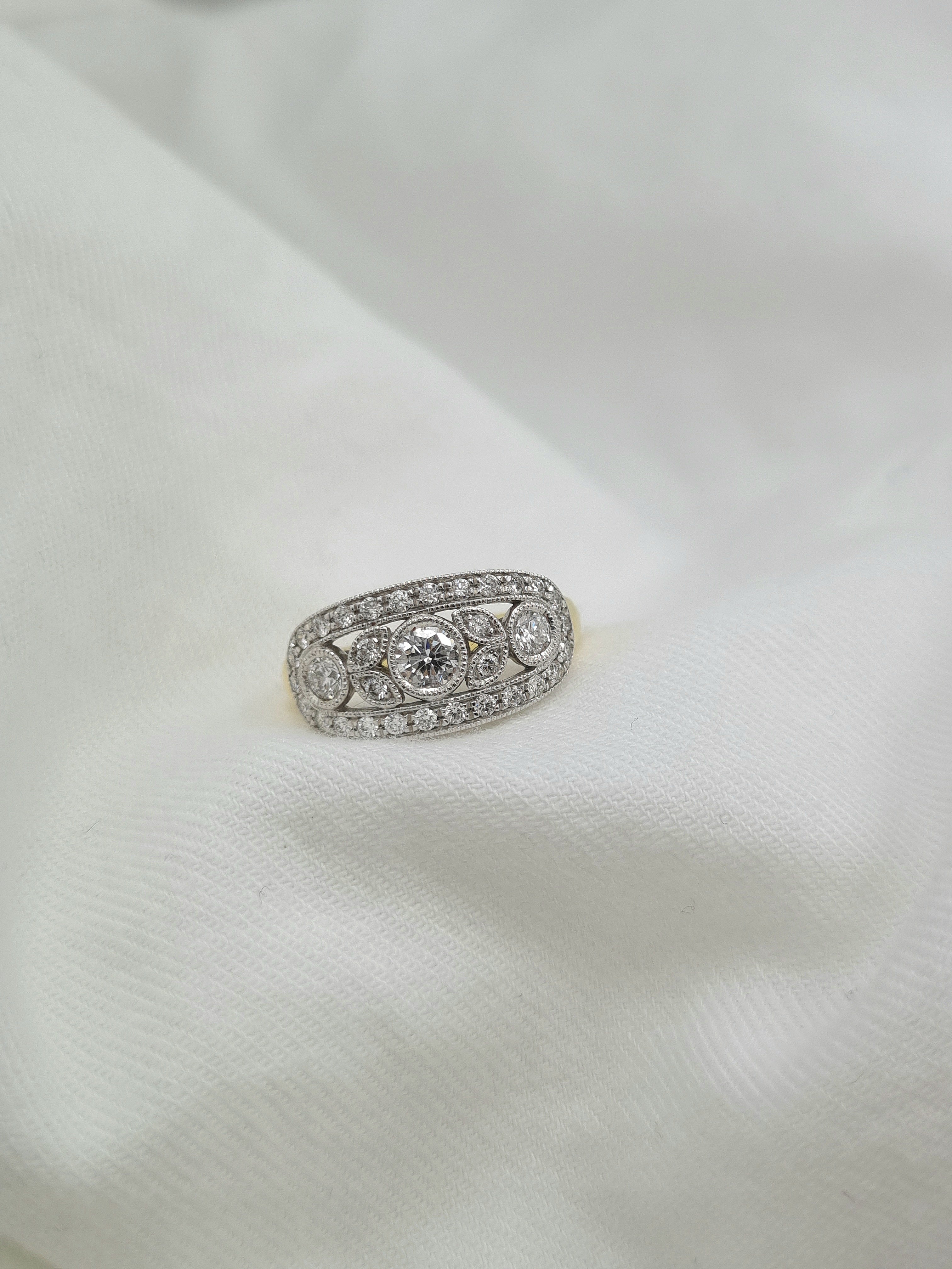 18ct Yellow and White Gold Vintage art deco Diamond ring, 1.01 carats.