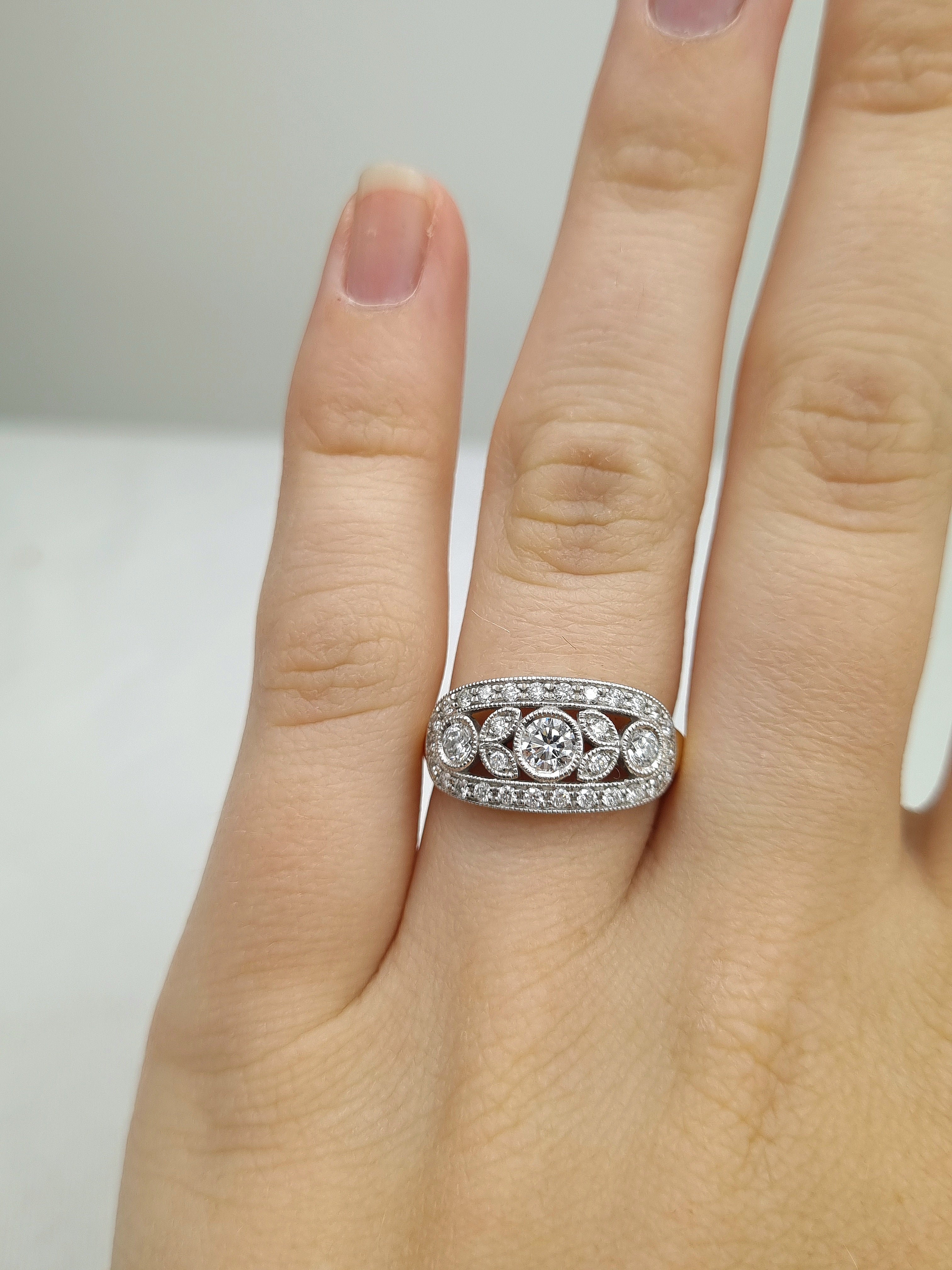 18ct Yellow and White Gold Vintage art deco Diamond ring, 1.01 carats.