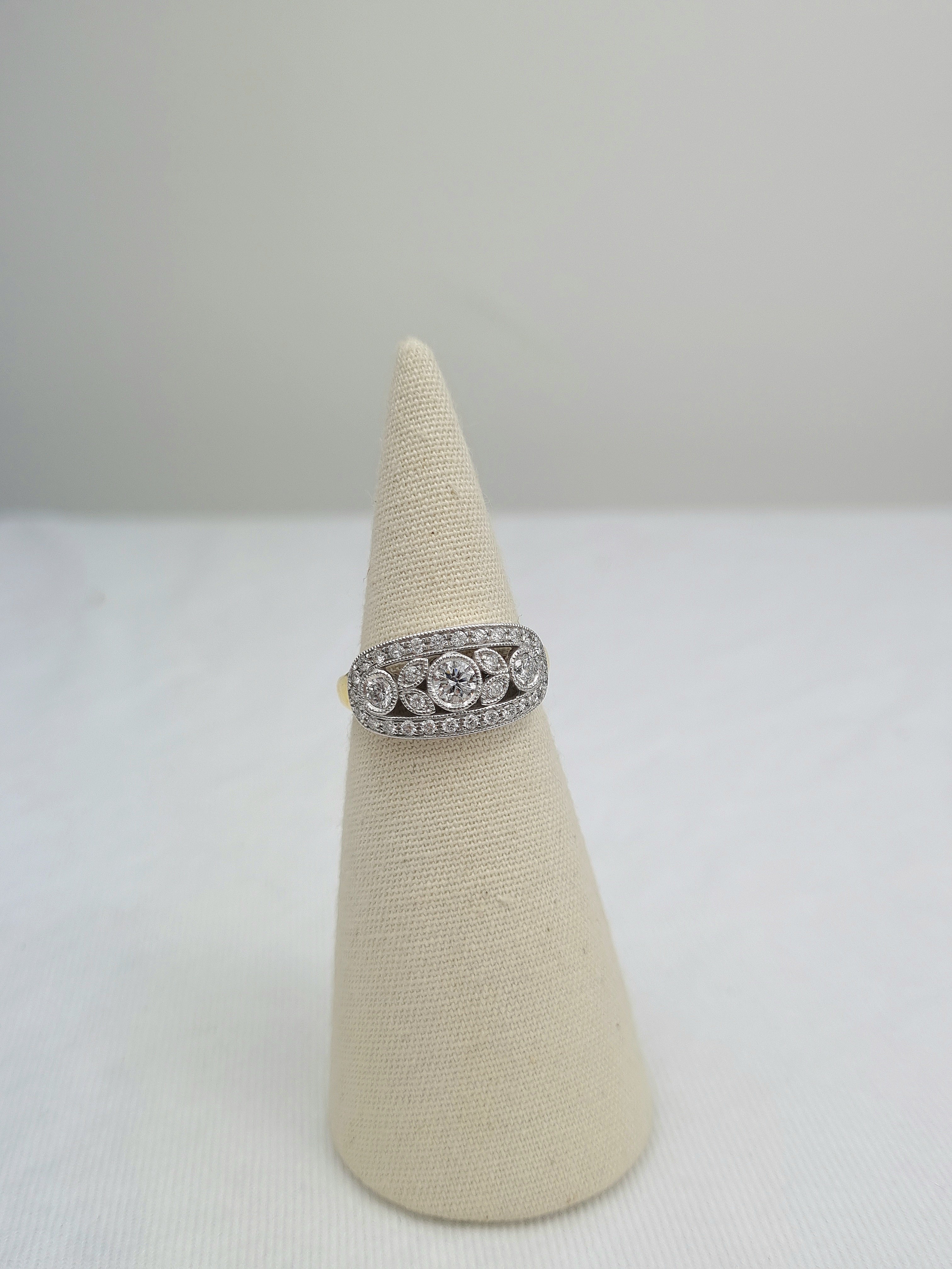 18ct Yellow and White Gold Vintage art deco Diamond ring, 1.01 carats.