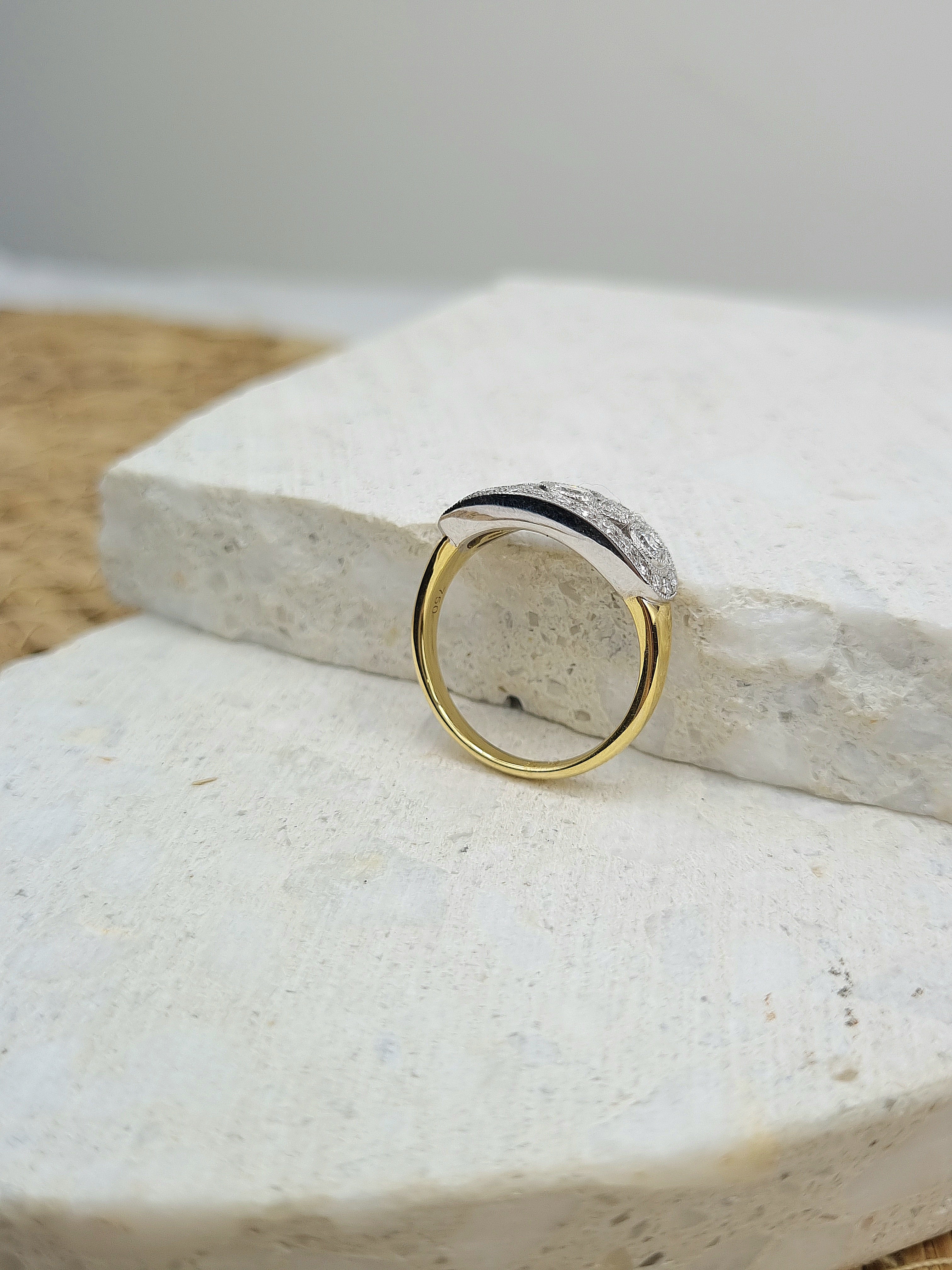 18ct Yellow and White Gold Vintage art deco Diamond ring, 1.01 carats.