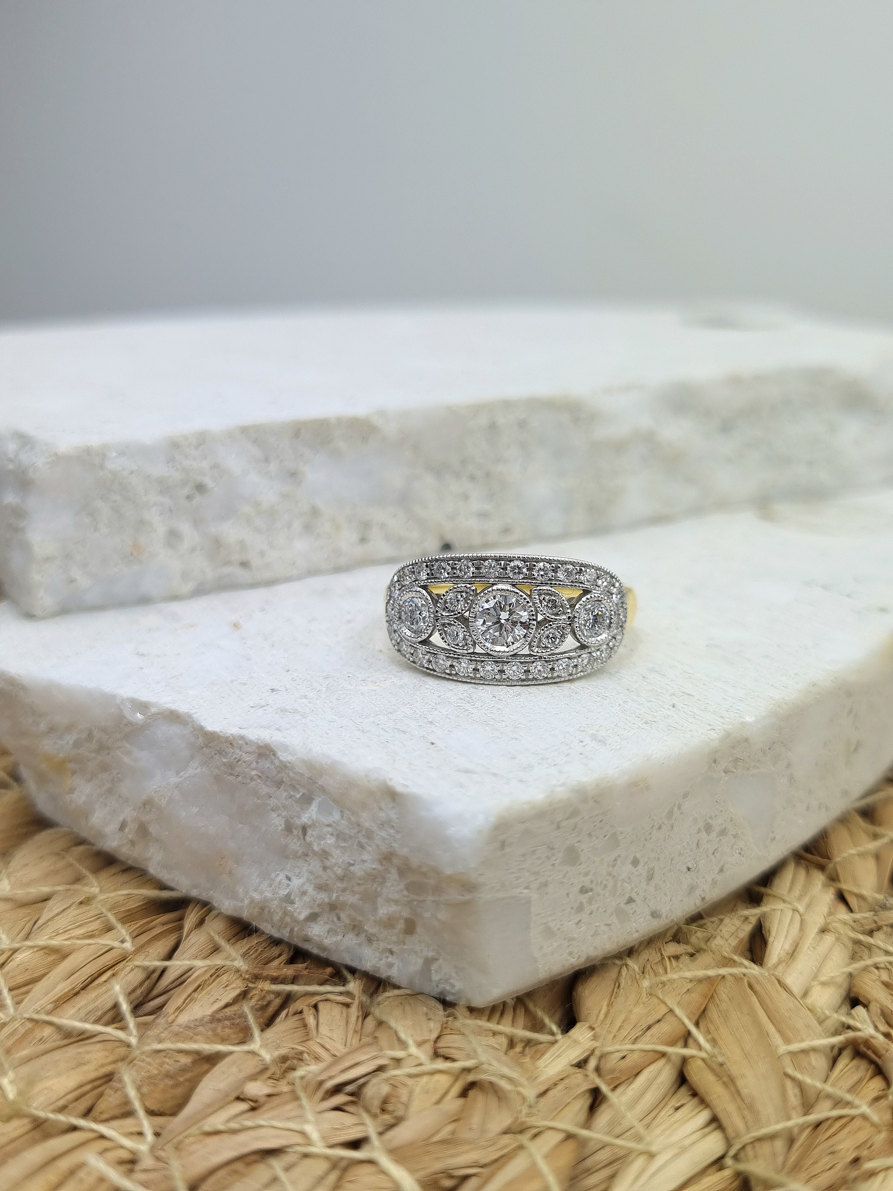 18ct Yellow and White Gold Vintage art deco Diamond ring, 1.01 carats.