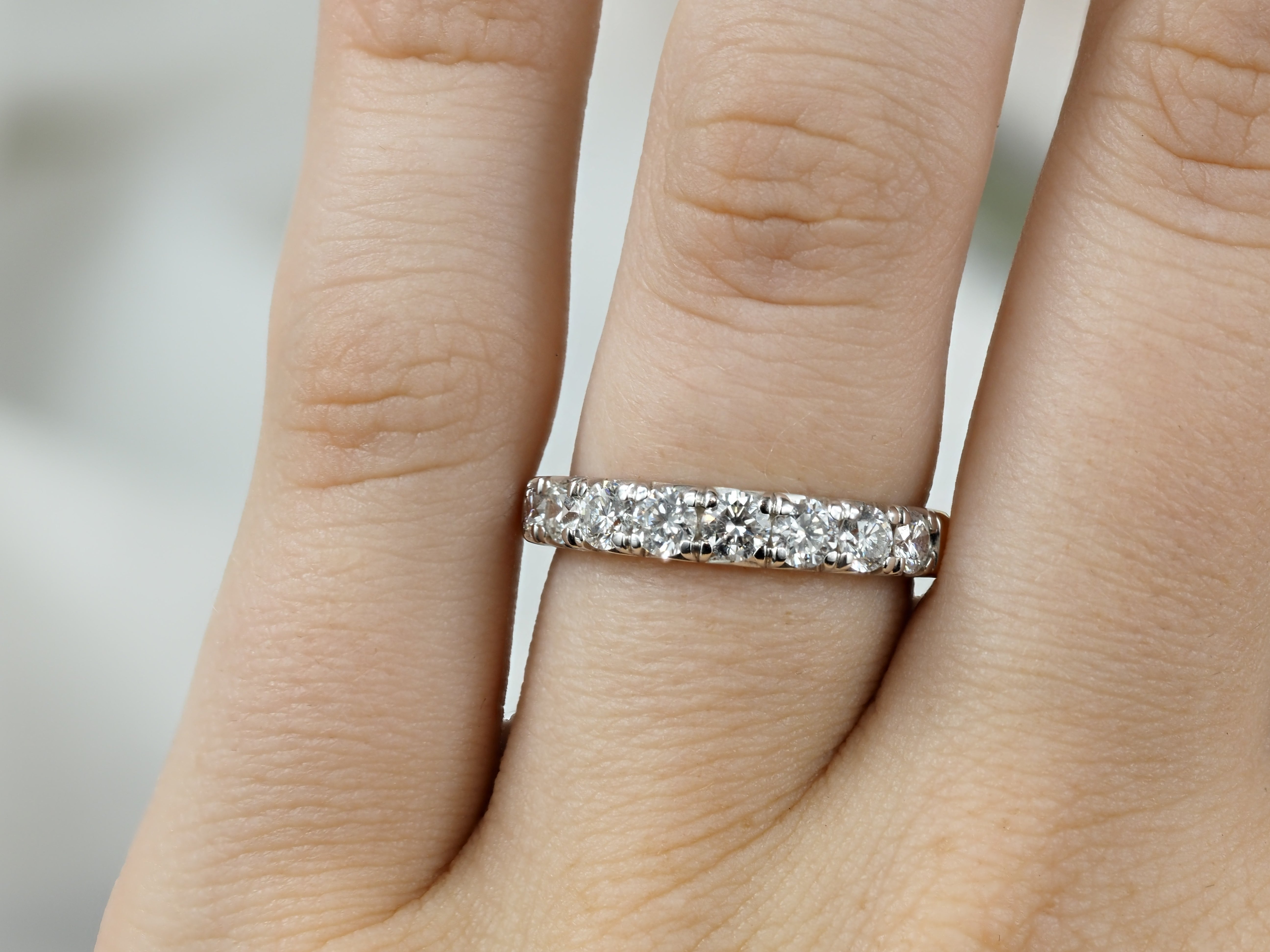 18ct Yellow and White Gold Round Brilliant cut Diamond Ring, 1.01ct total