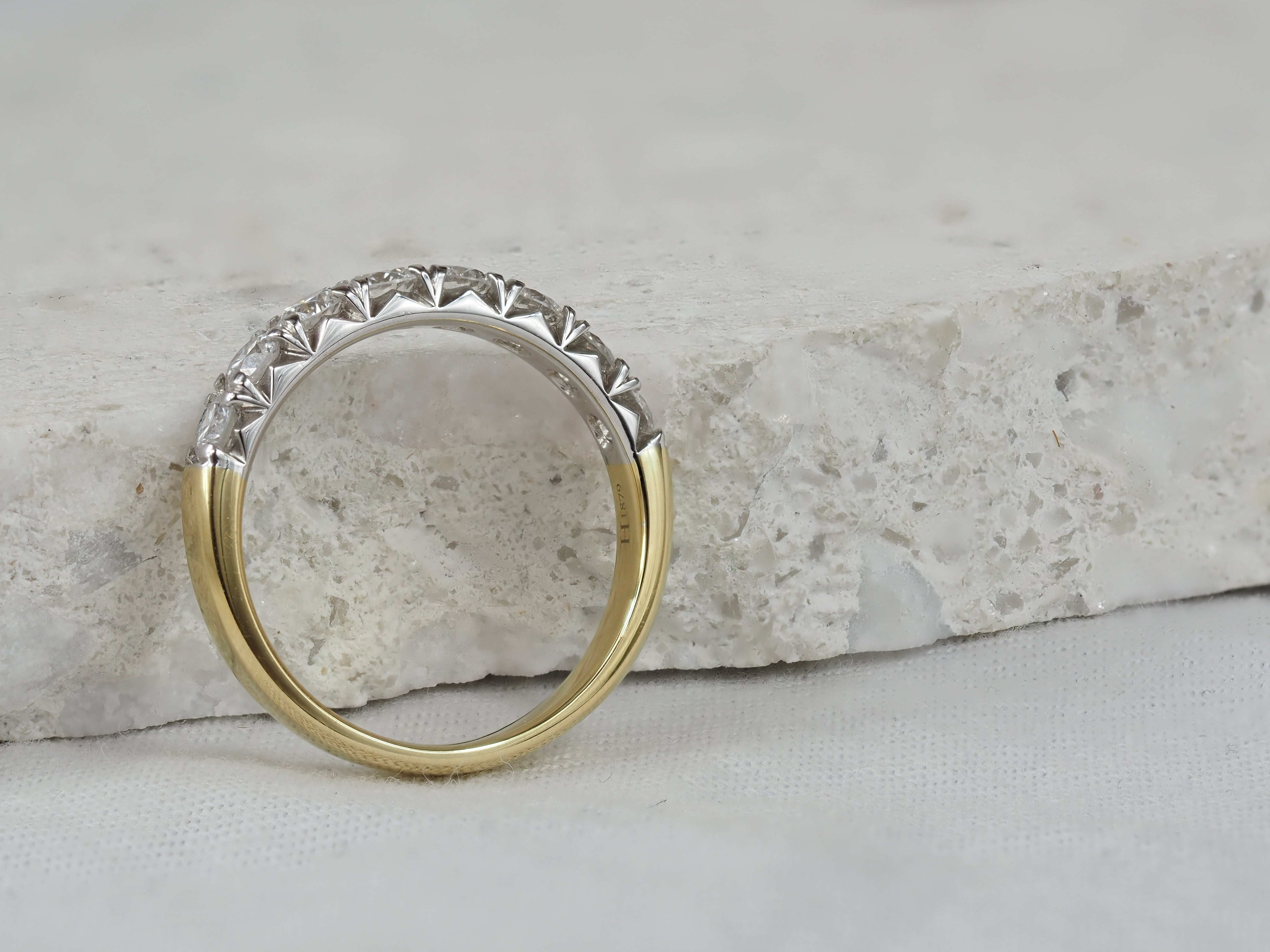 18ct Yellow and White Gold Round Brilliant cut Diamond Ring, 1.01ct total