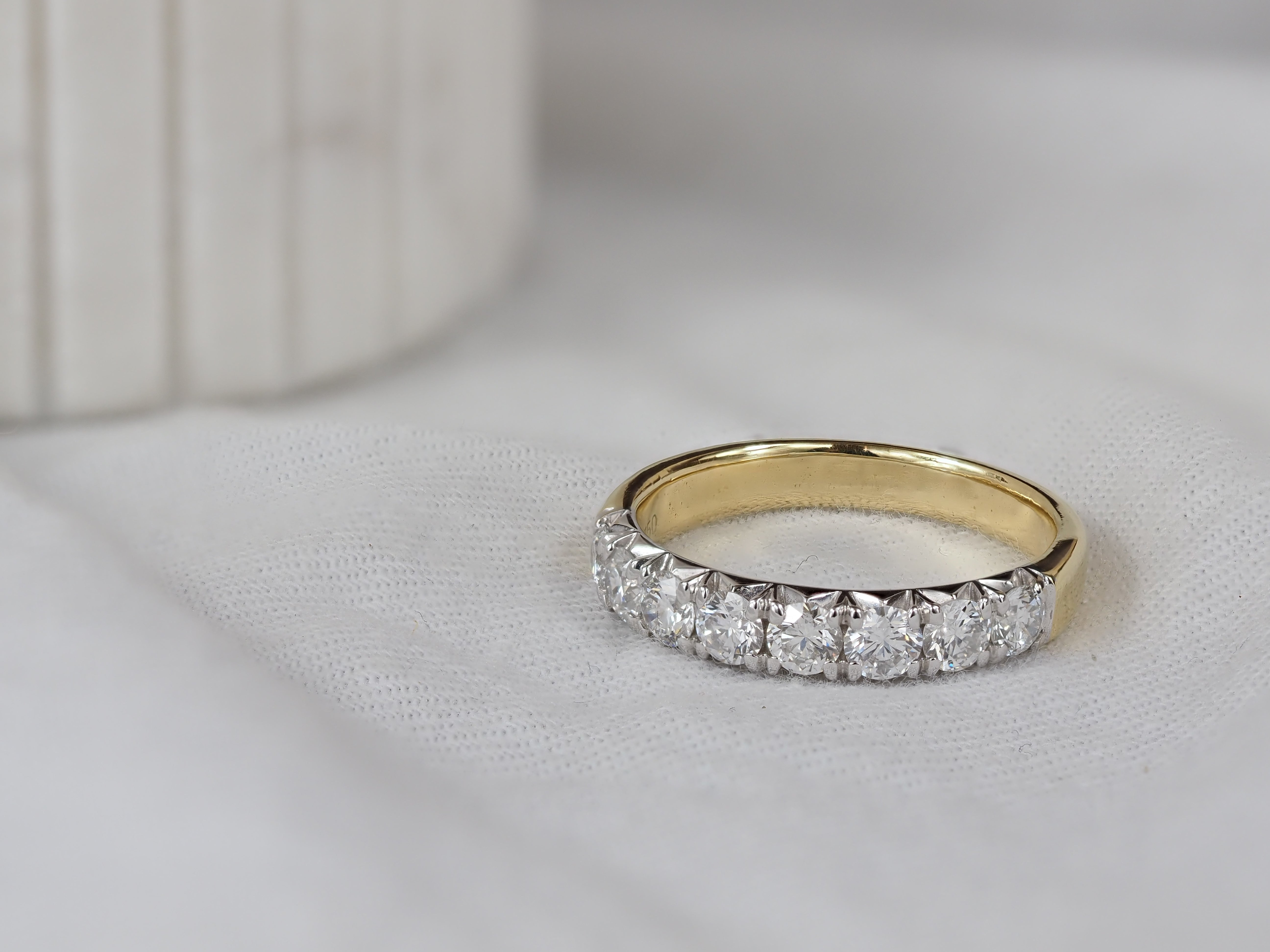 18ct Yellow and White Gold Round Brilliant cut Diamond Ring, 1.01ct total