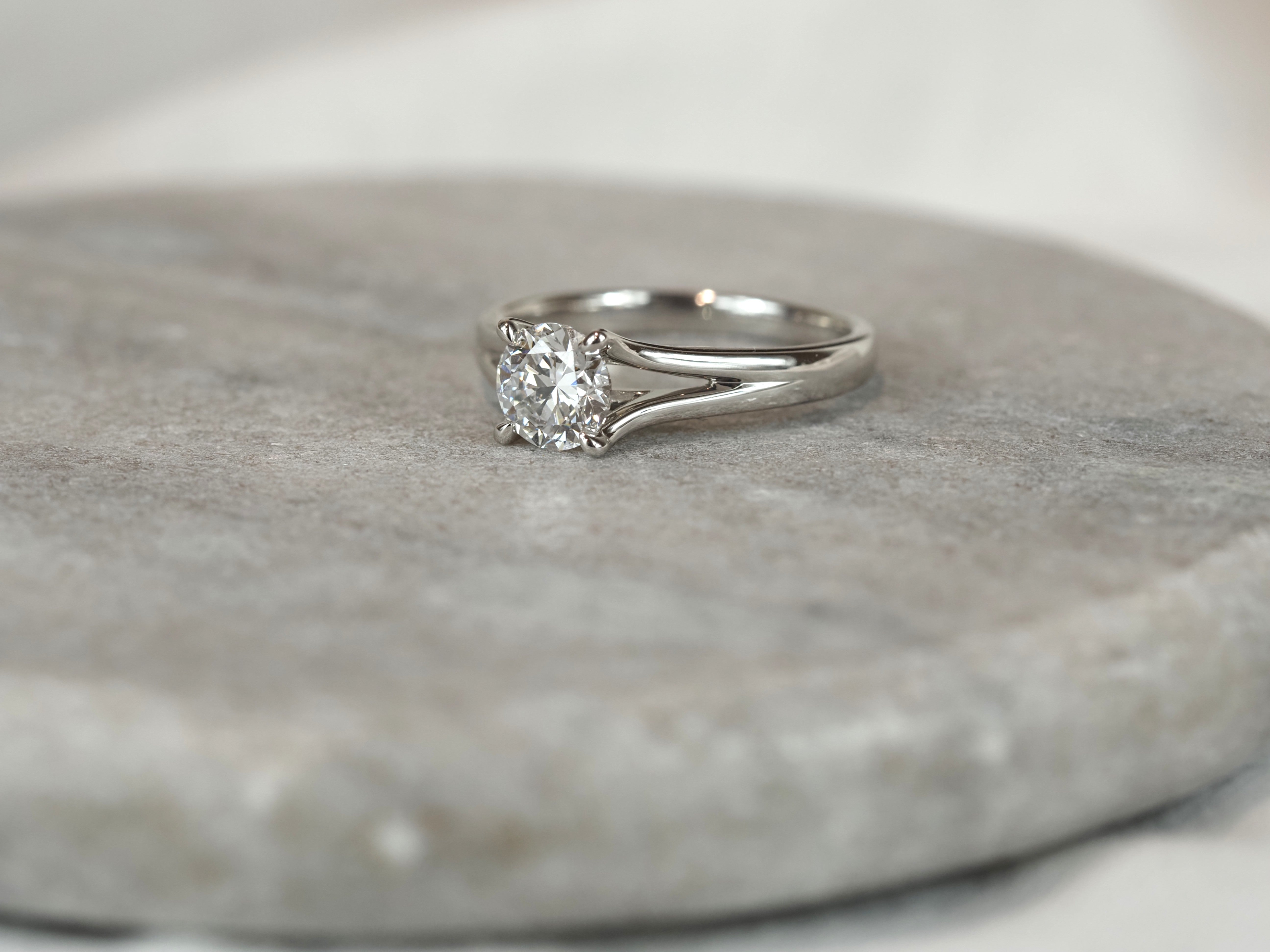 14ct White Gold Lab-Grown Round Brilliant Cut Diamond Ring, 1ct Centre