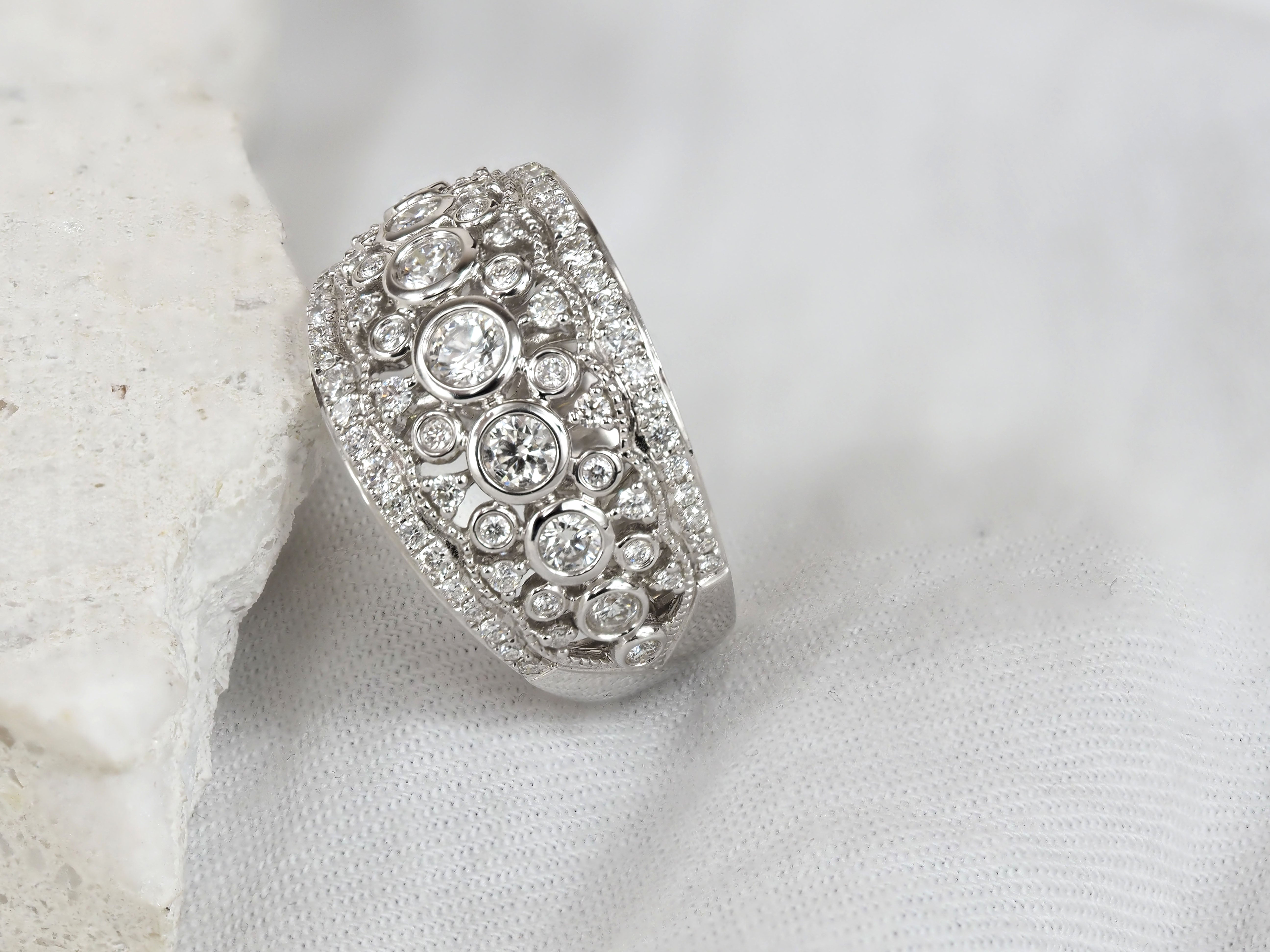 18ct White Gold Filigree Diamond Dress Ring, 1.01 carats total.