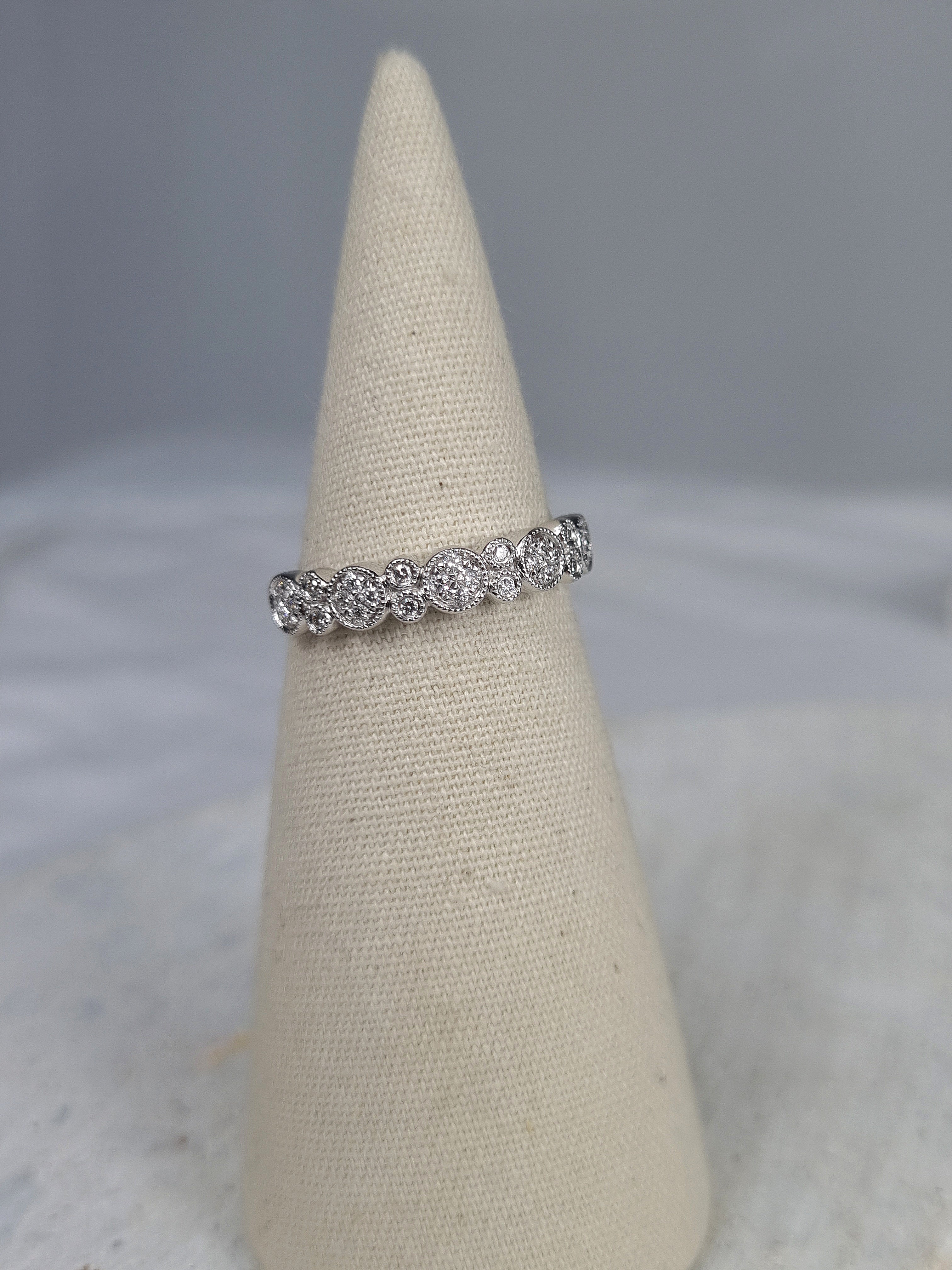 18ct White Gold Diamond Millgrain Dress ring