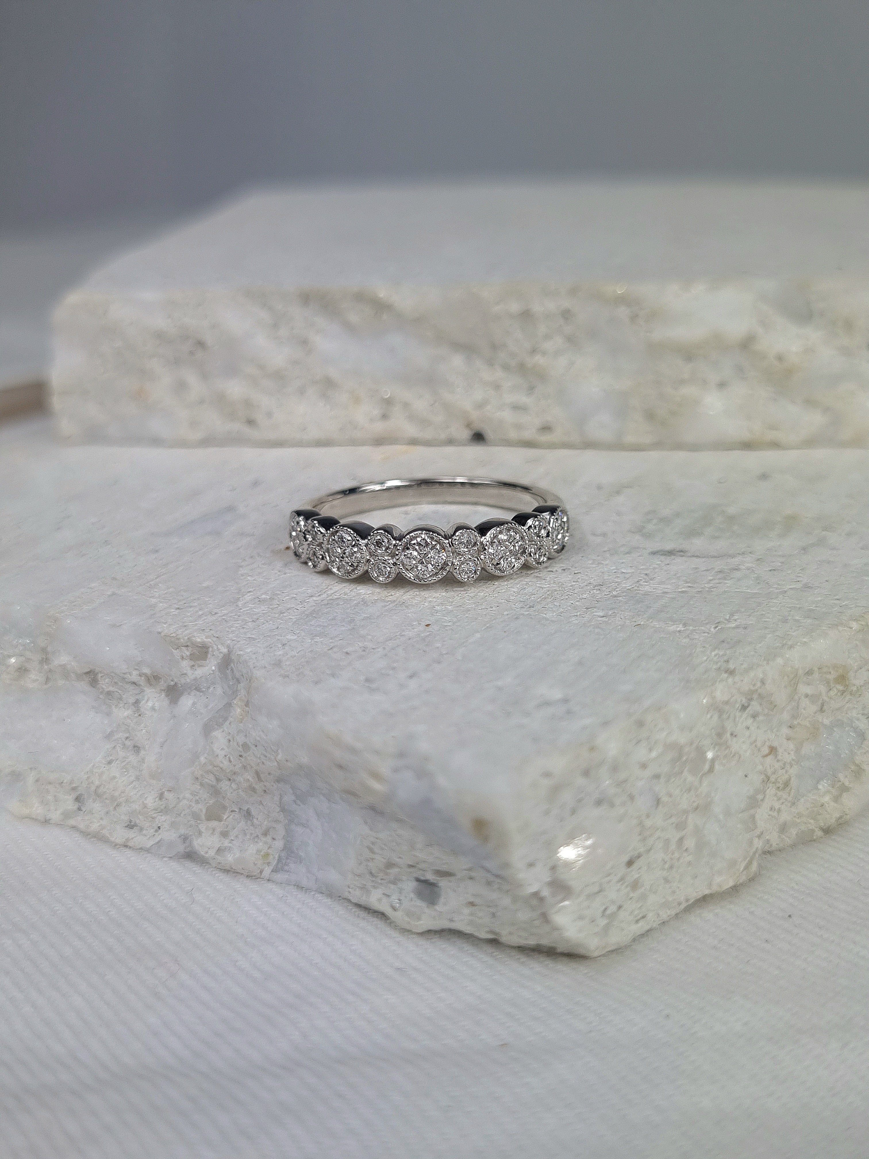 18ct White Gold Diamond Millgrain Dress ring