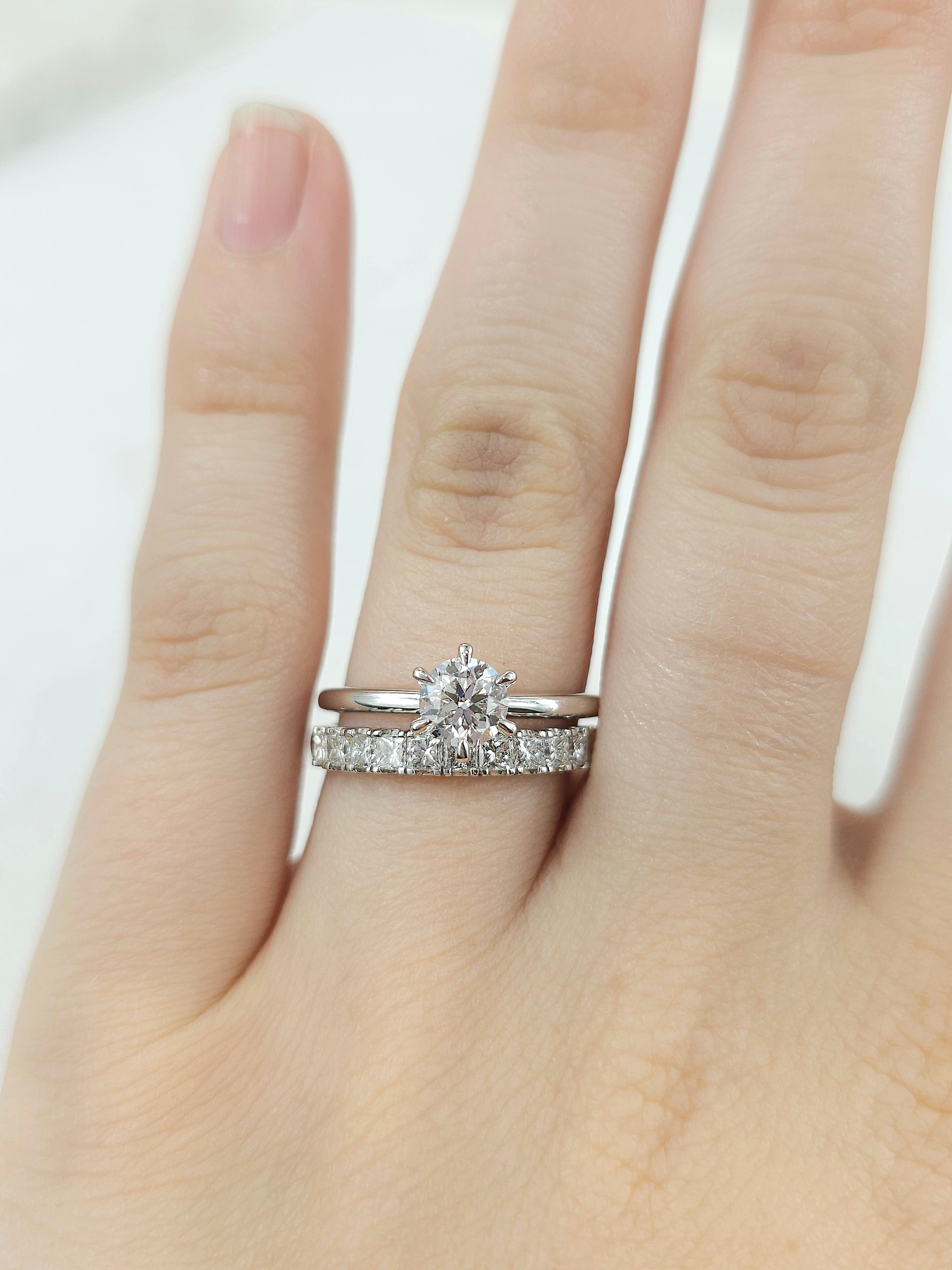 18ct White gold Princess cut Diamond Band, 0.76ct total