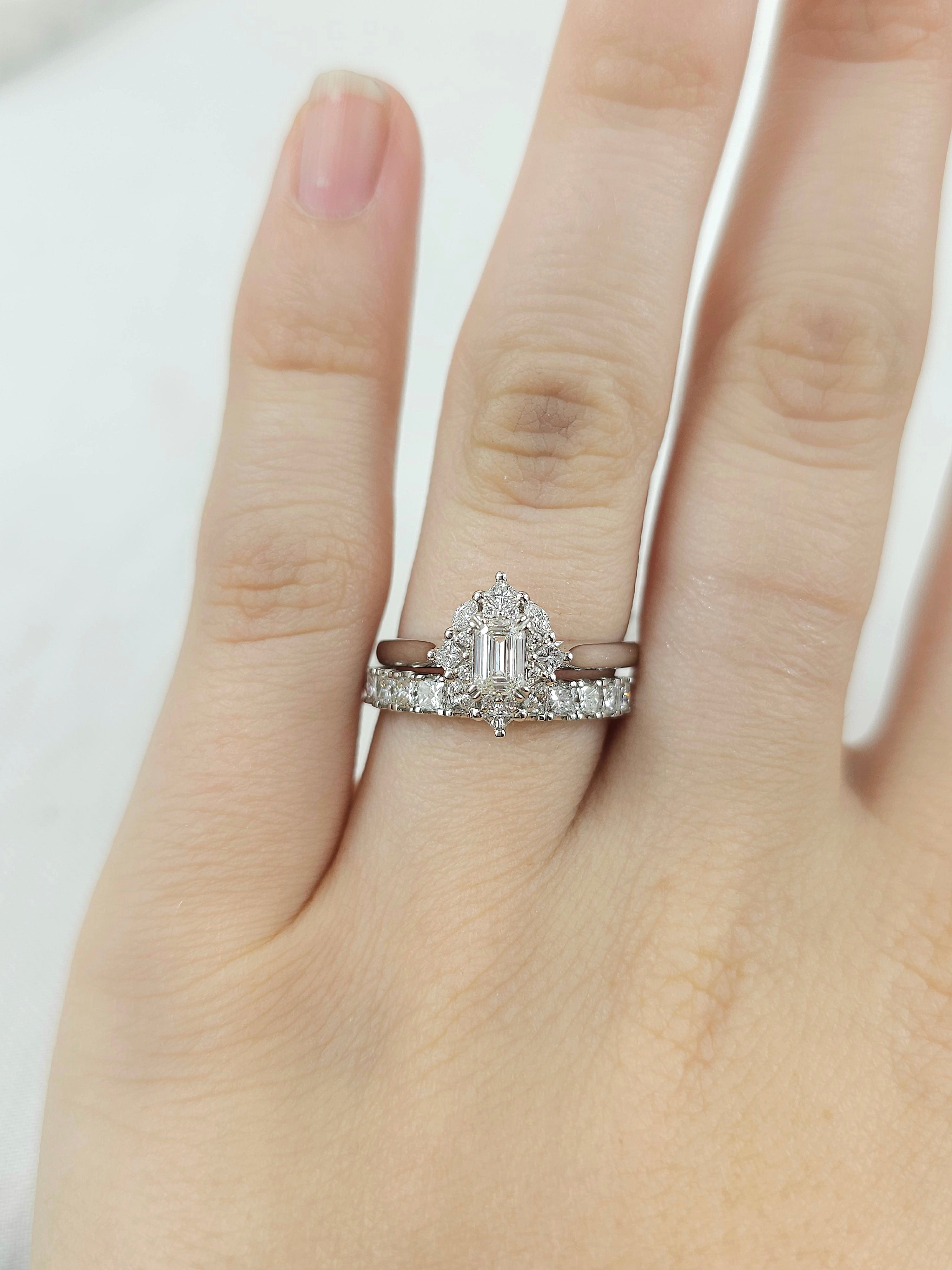 18ct White gold Princess cut Diamond Band, 0.76ct total