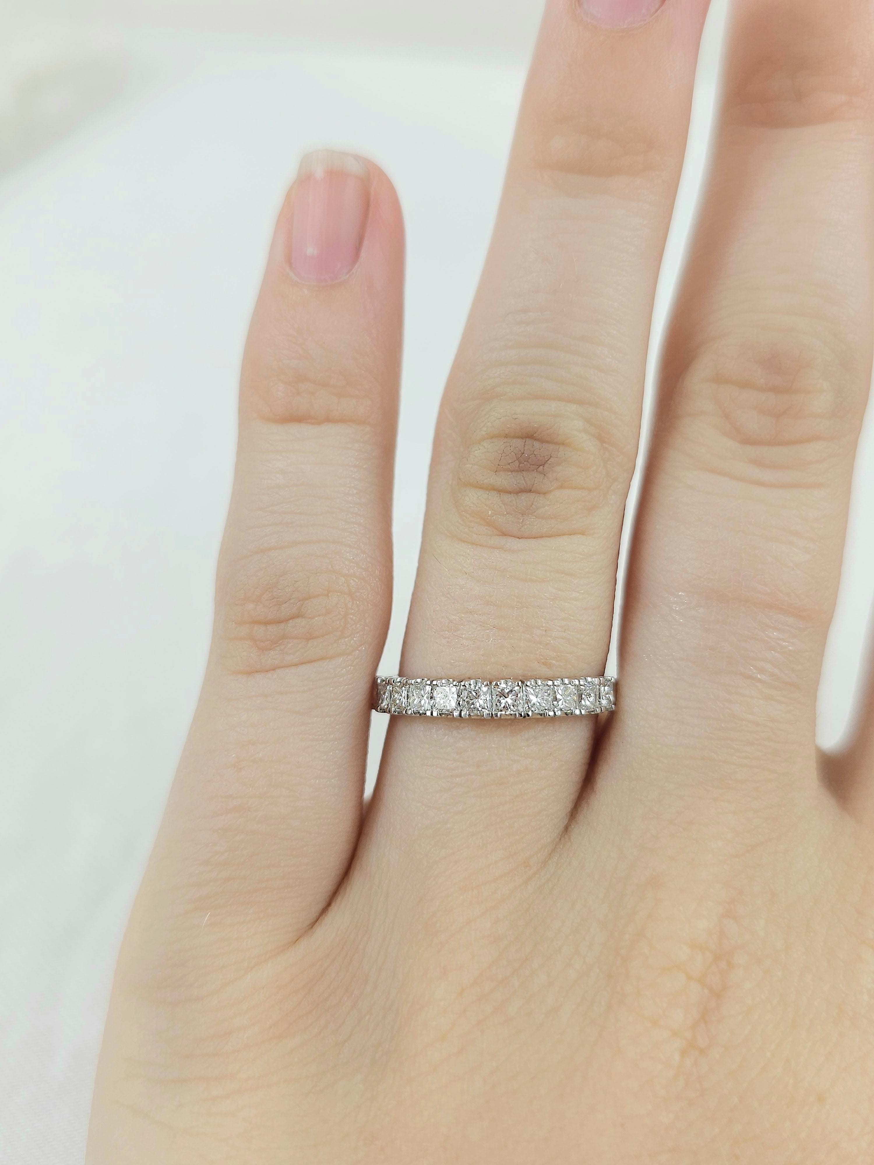 18ct White gold Princess cut Diamond Band, 0.76ct total