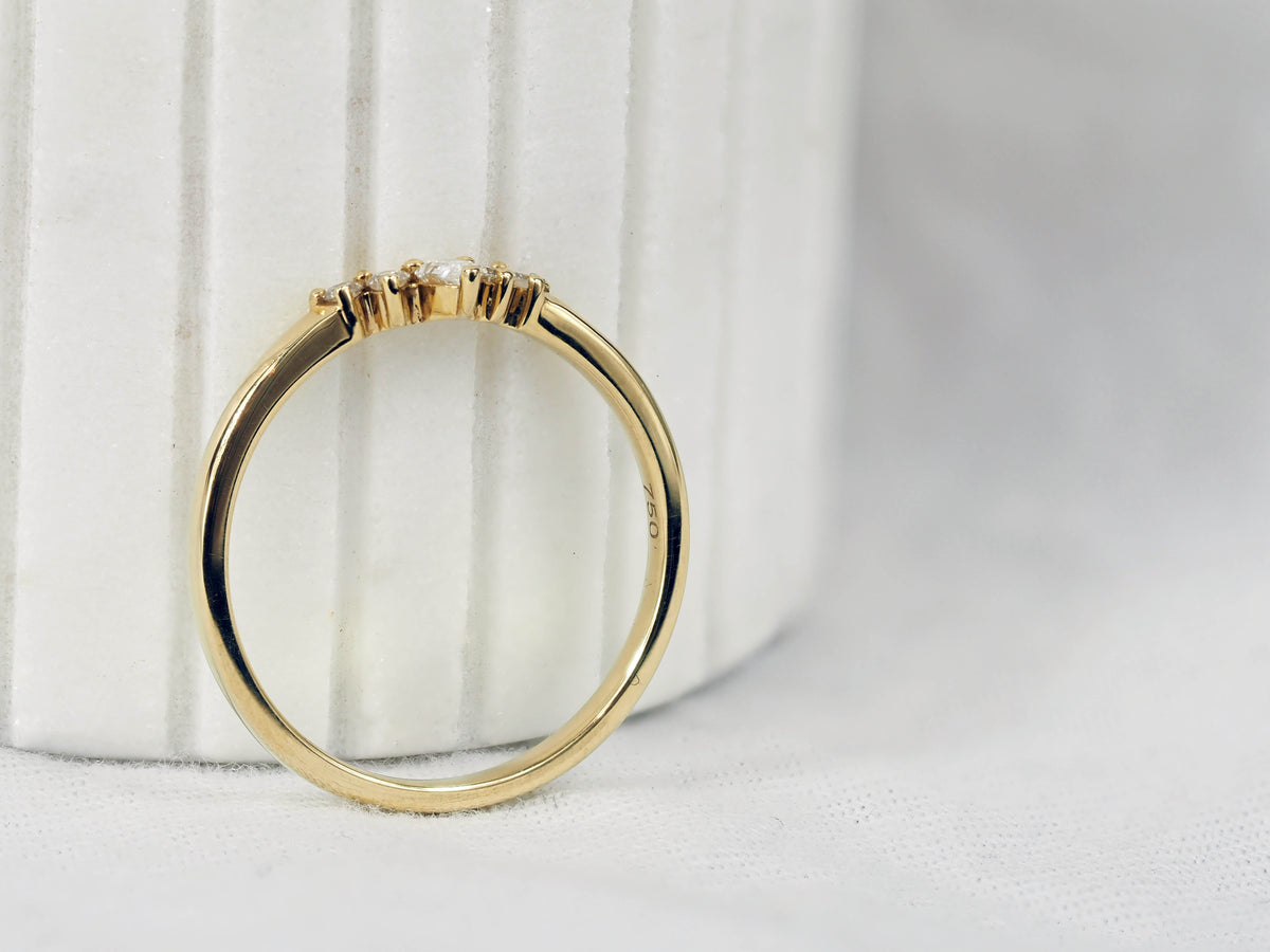 18ct Yellow Gold Fitted Diamond Ring, 0.15ct Total