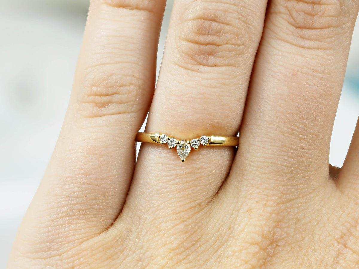 18ct Yellow Gold Fitted Diamond Ring, 0.15ct Total