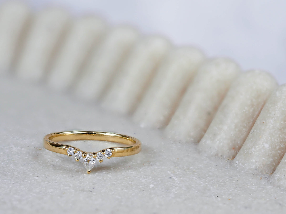 18ct Yellow Gold Fitted Diamond Ring, 0.15ct Total