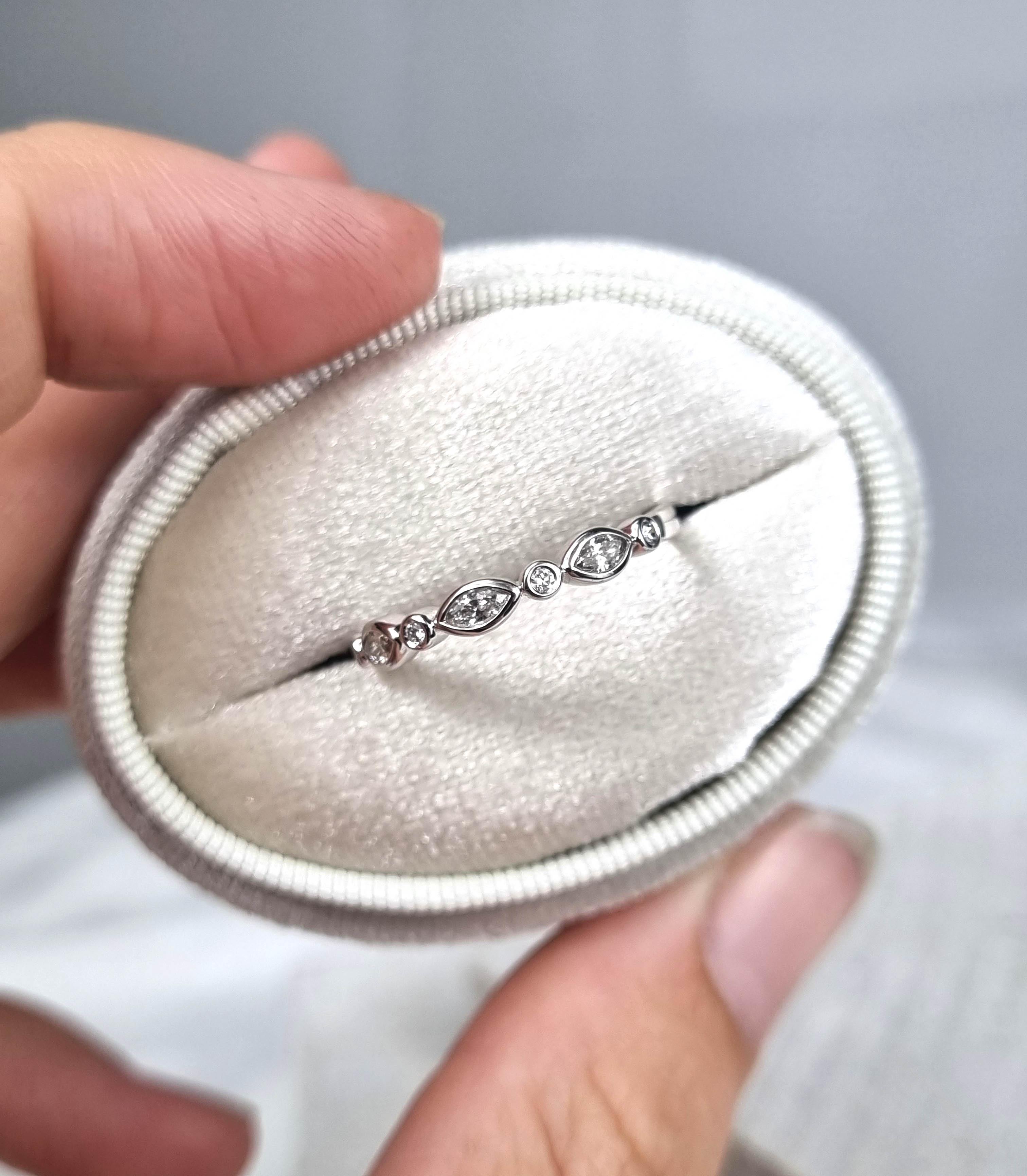 18ct White Gold Round and Marquis Diamond Band, 0.20ct total